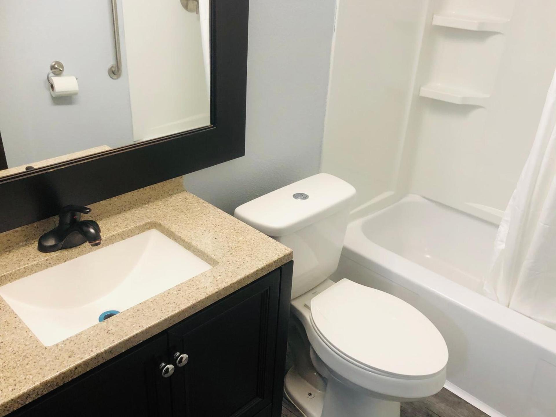 Econo Lodge Montgomery South I-65 photo 35