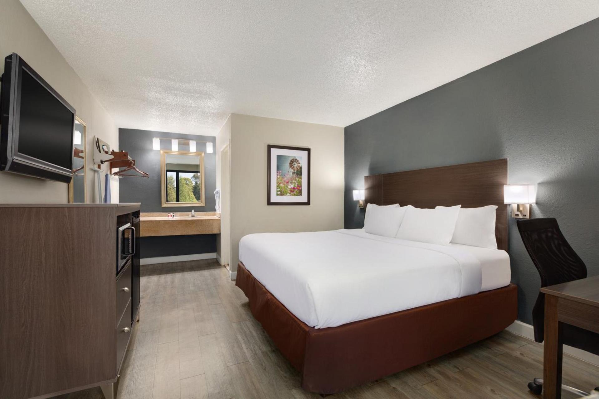 Baymont by Wyndham Wilmington photo 53