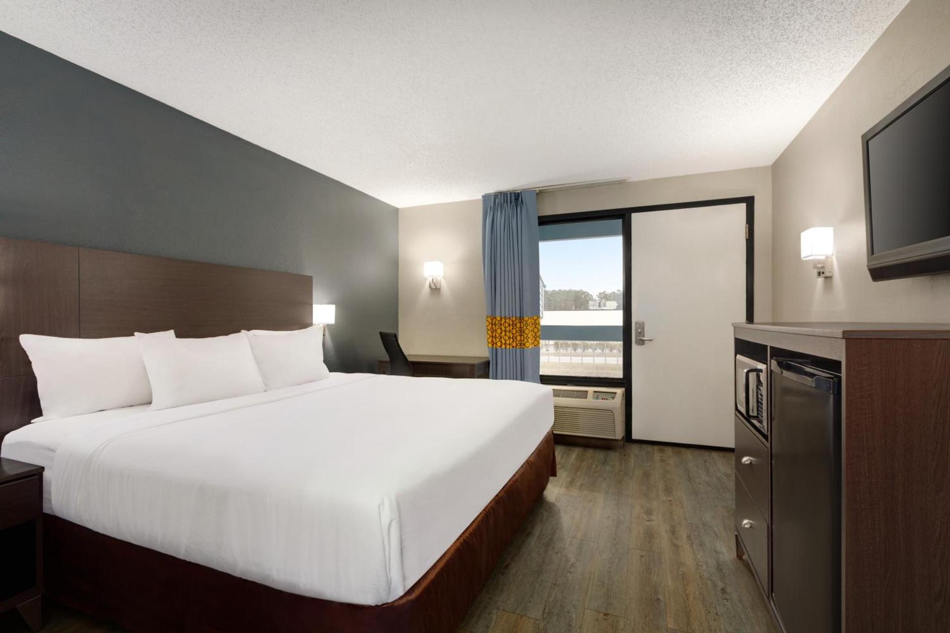 Baymont by Wyndham Wilmington photo 5