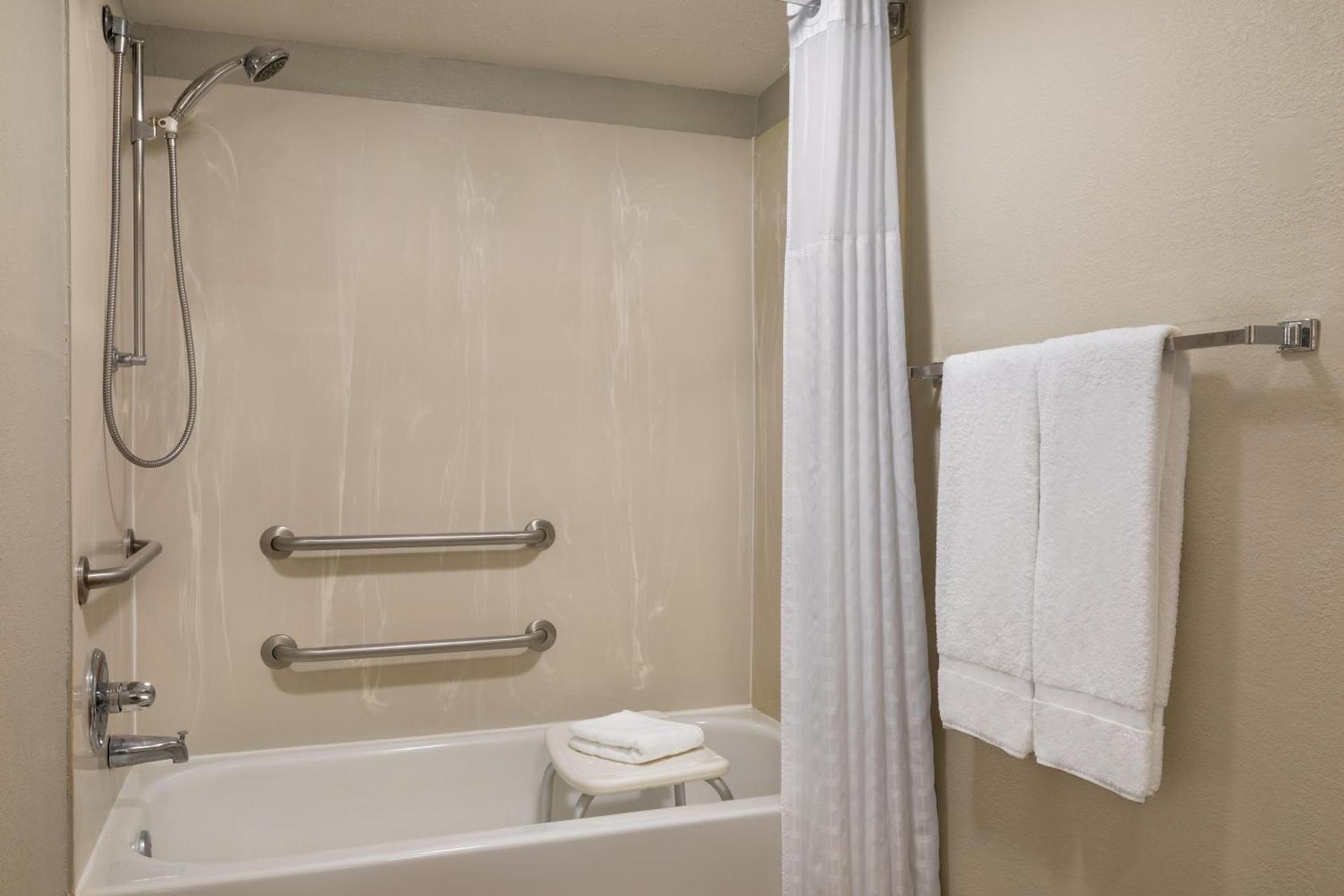 Baymont by Wyndham Wilmington photo 10