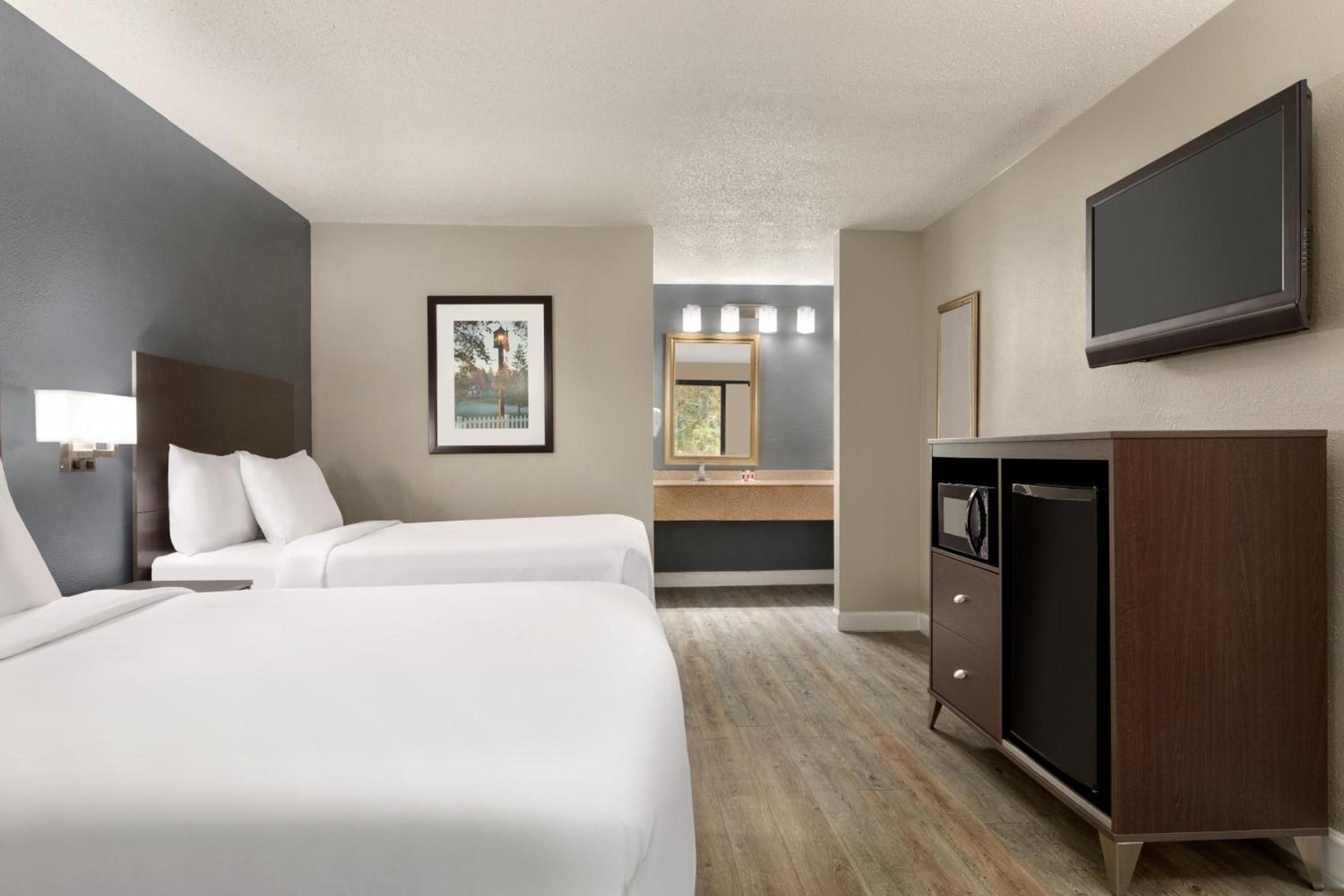 Baymont by Wyndham Wilmington photo 13