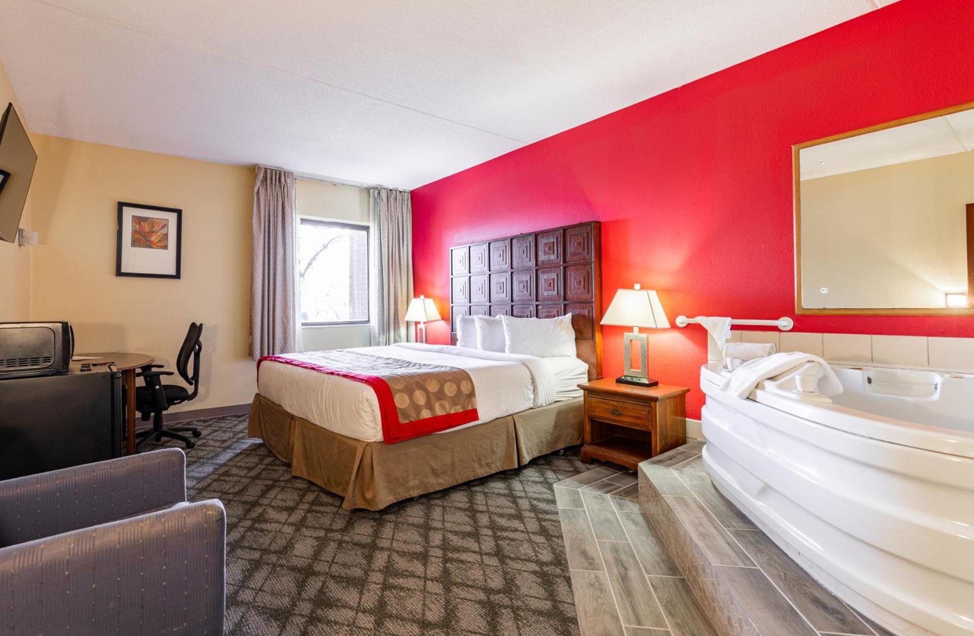 Ramada by Wyndham Columbus North photo 34