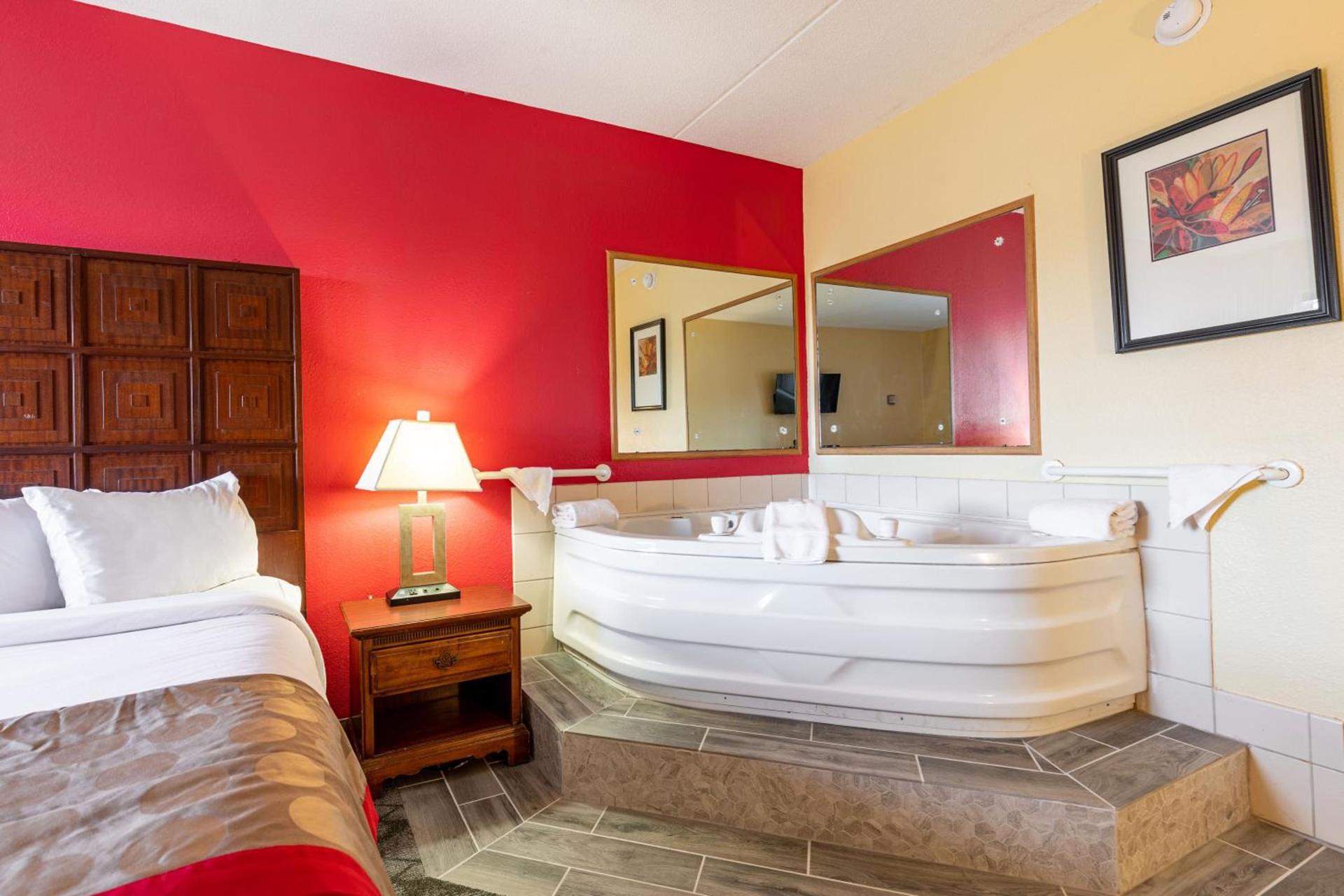 Ramada by Wyndham Columbus North photo 35