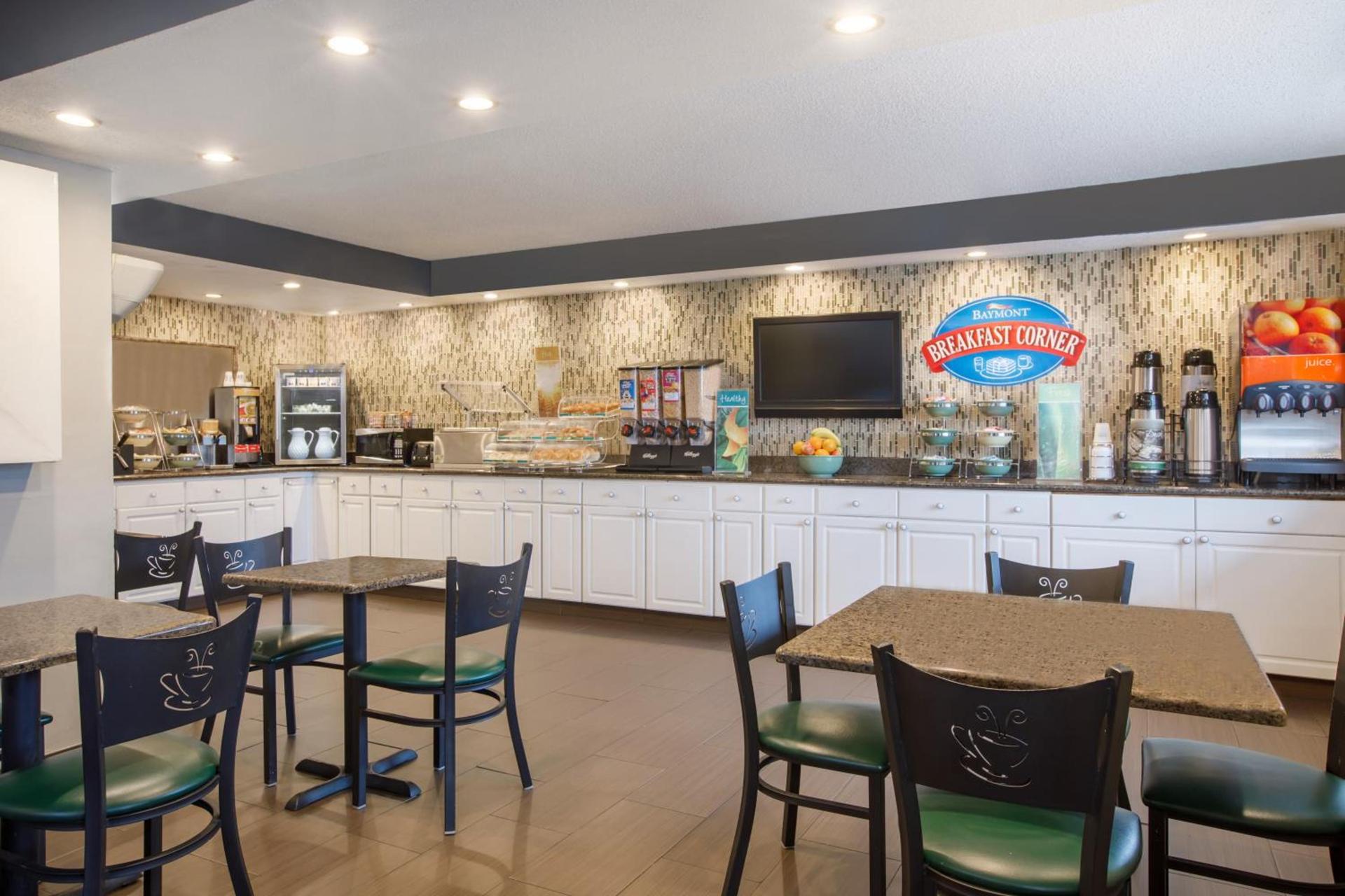 Baymont by Wyndham Wilmington photo 17