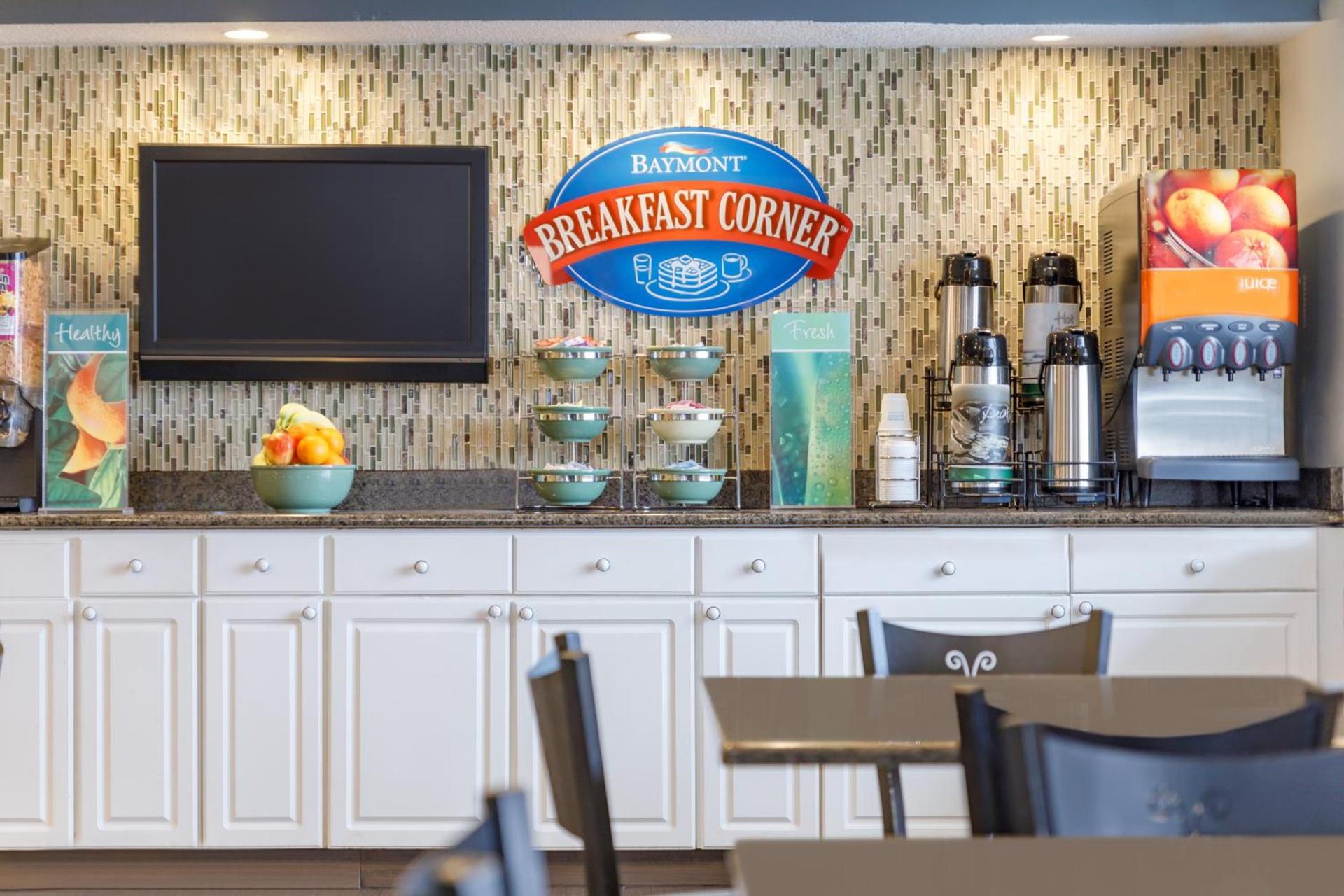 Baymont by Wyndham Wilmington photo 18