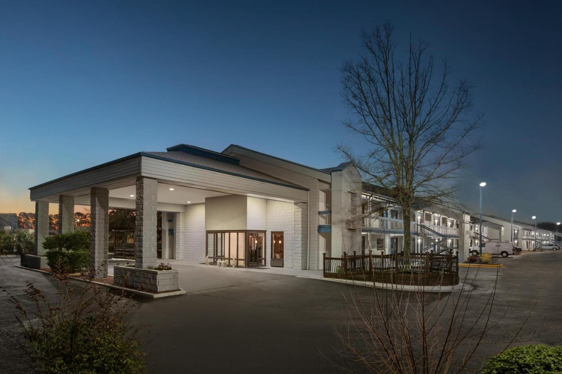 Baymont by Wyndham Wilmington photo 22