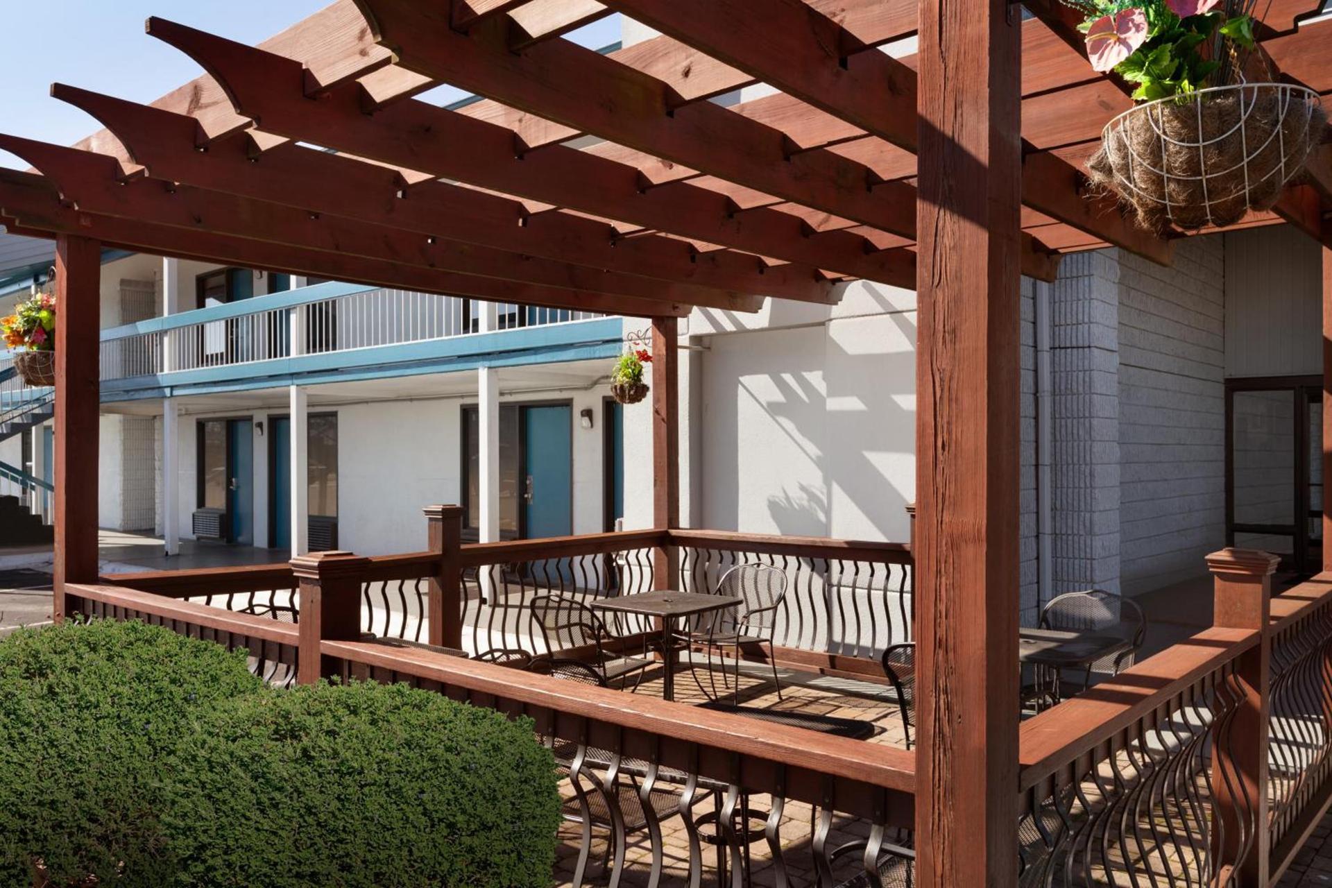 Baymont by Wyndham Wilmington photo 26