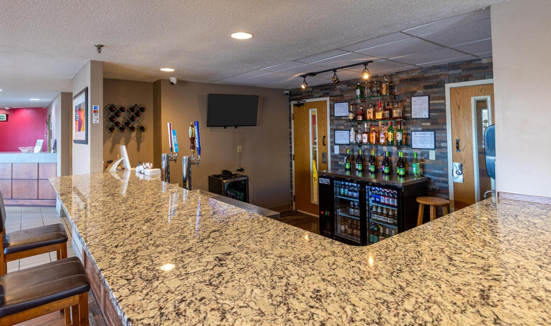 Ramada by Wyndham Columbus North photo 41