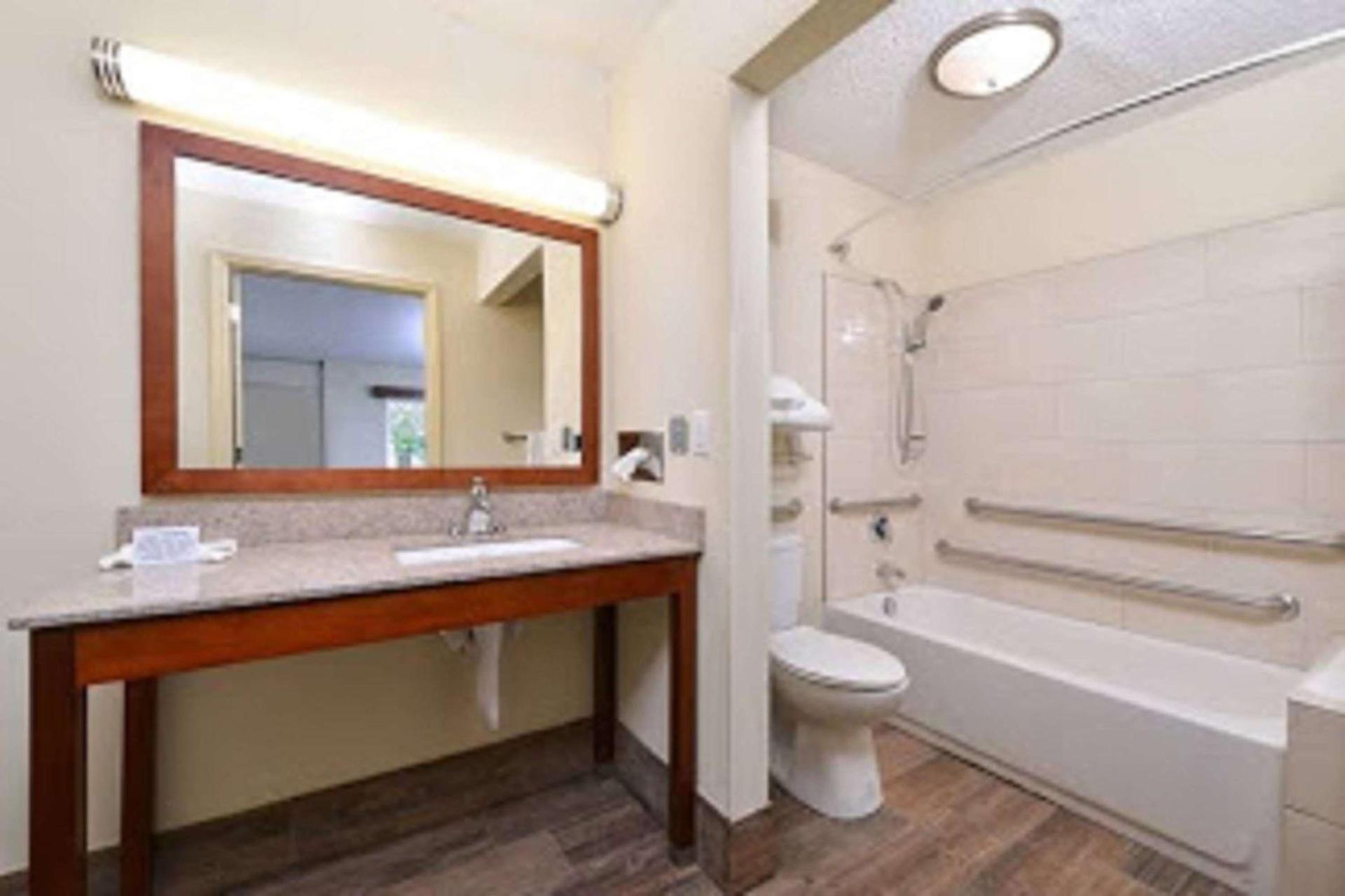 SureStay Hotel by Best Western Bowling Green North photo 17
