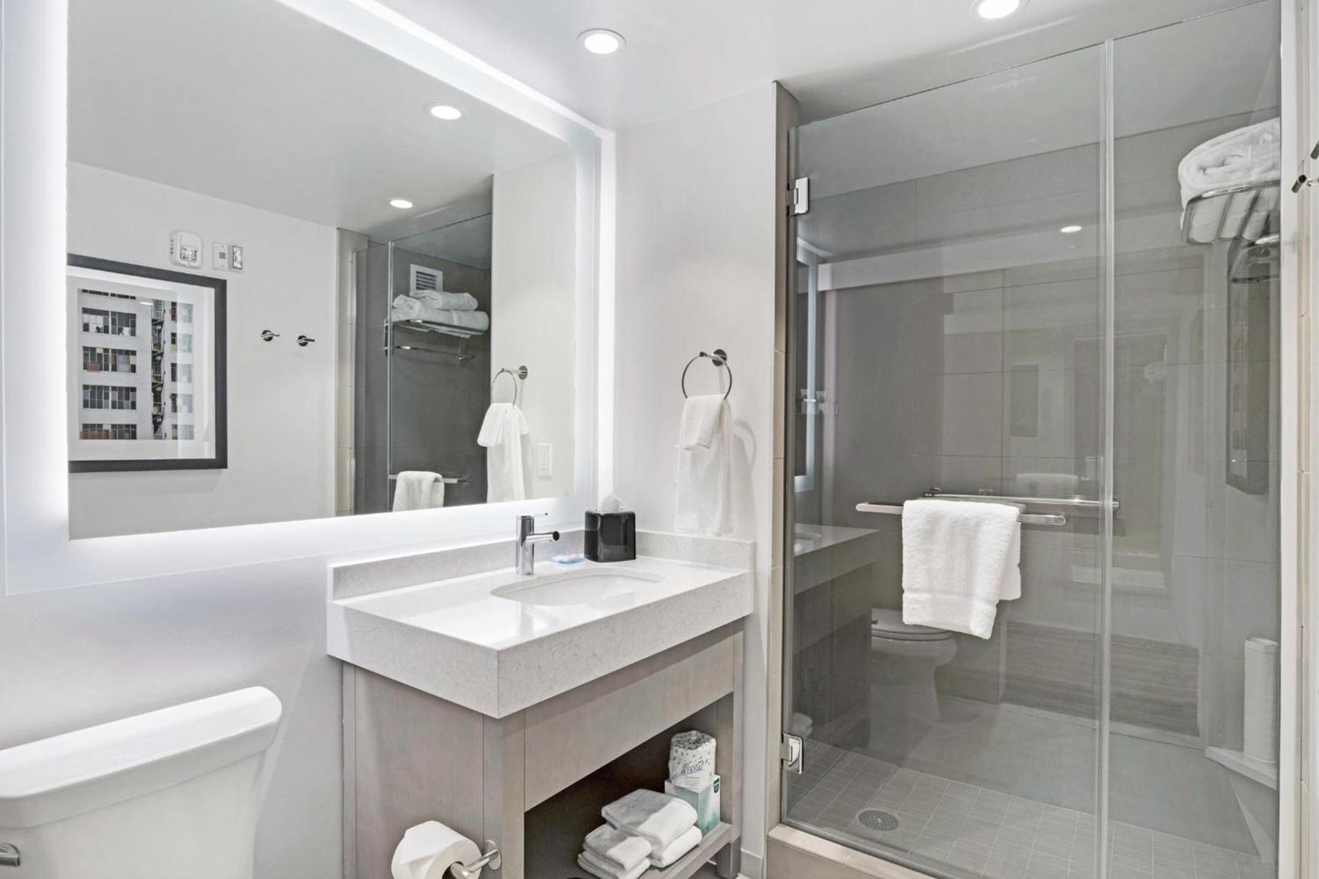 Hyatt House LA - University Medical Center photo 20