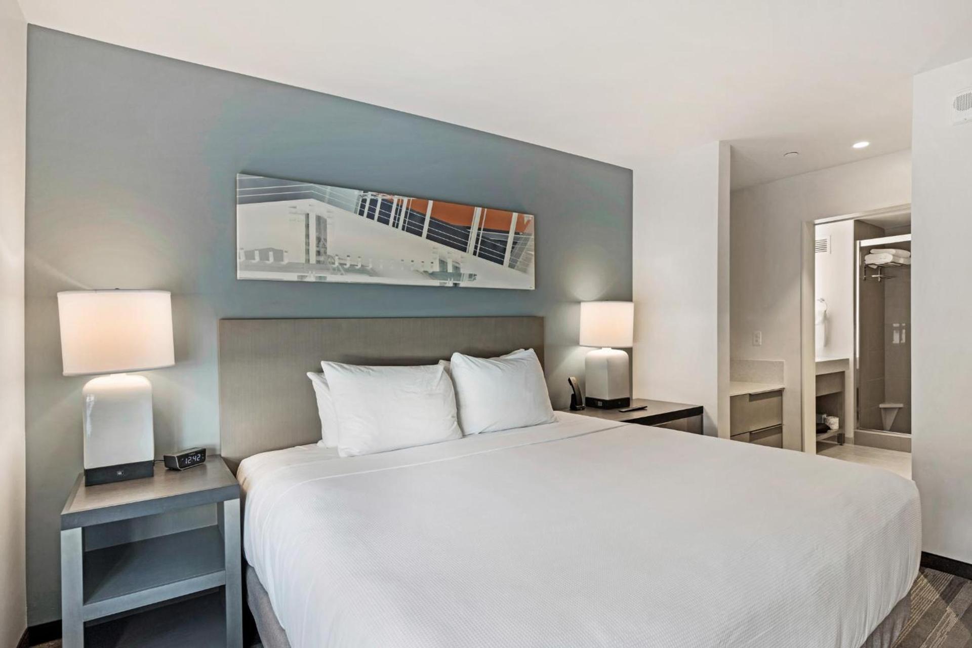 Hyatt House LA - University Medical Center photo 21
