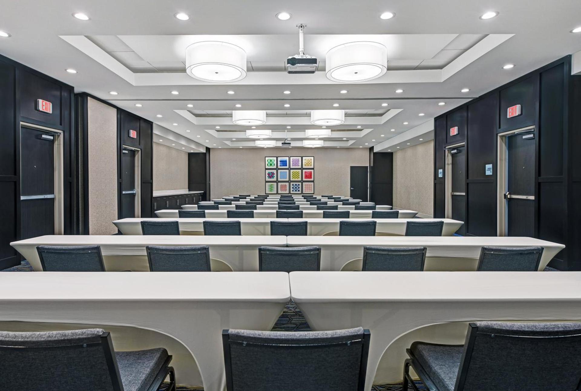 Holiday Inn Express & Suites Memorial – CityCentre by IHG photo 23