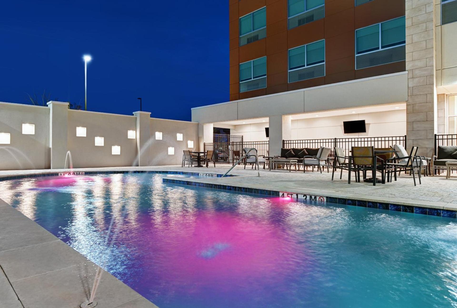 Holiday Inn Express & Suites Memorial – CityCentre by IHG photo 13