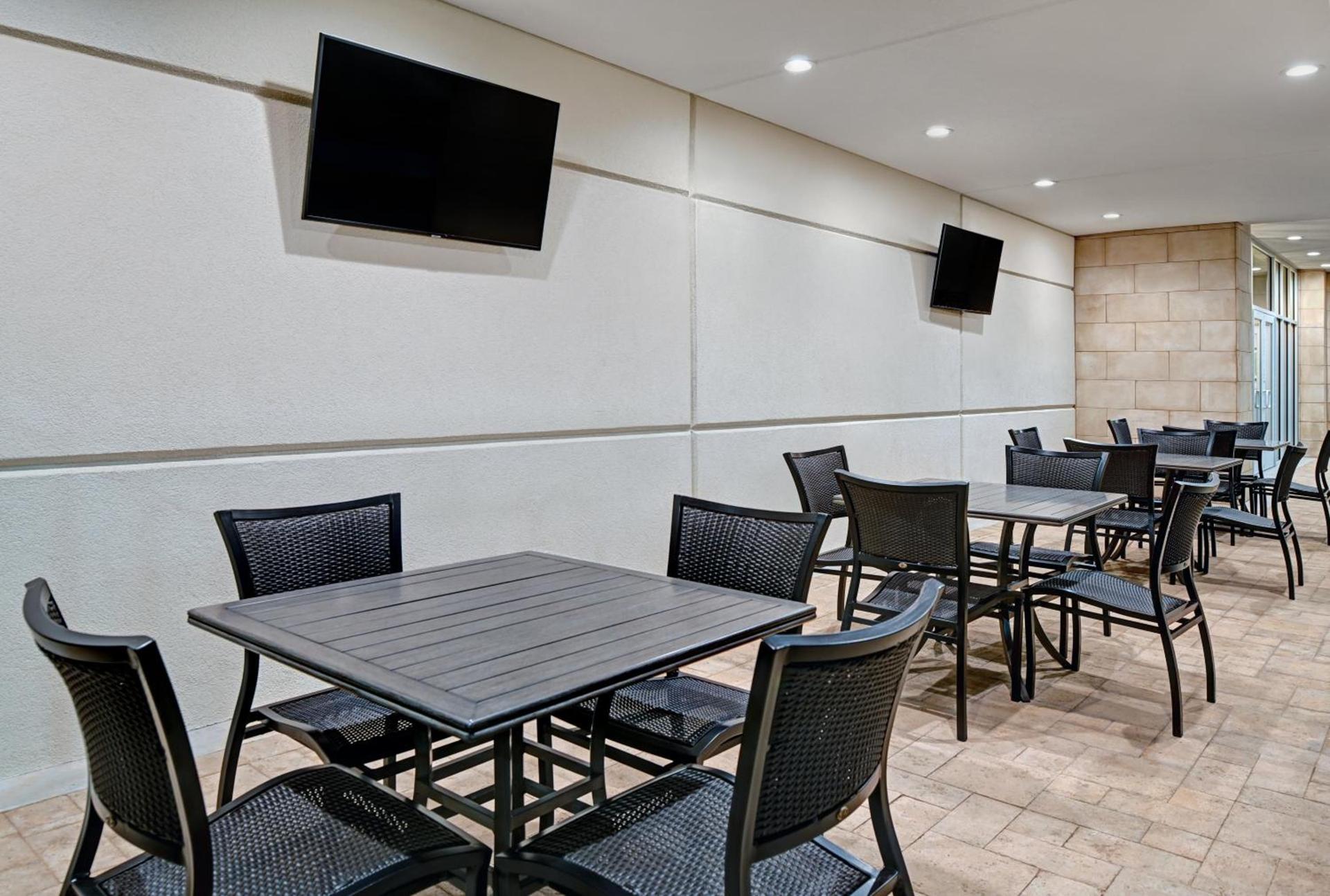 Holiday Inn Express & Suites Memorial – CityCentre by IHG photo 42