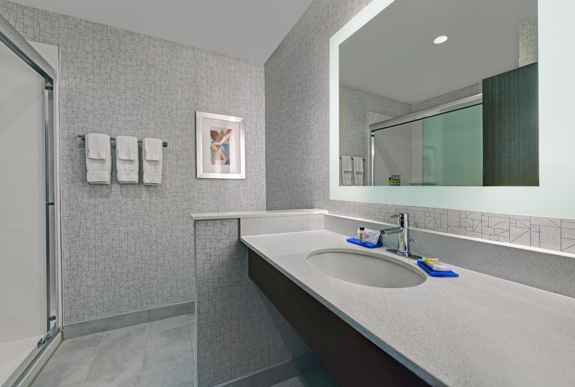 Holiday Inn Express & Suites Memorial – CityCentre by IHG photo 52