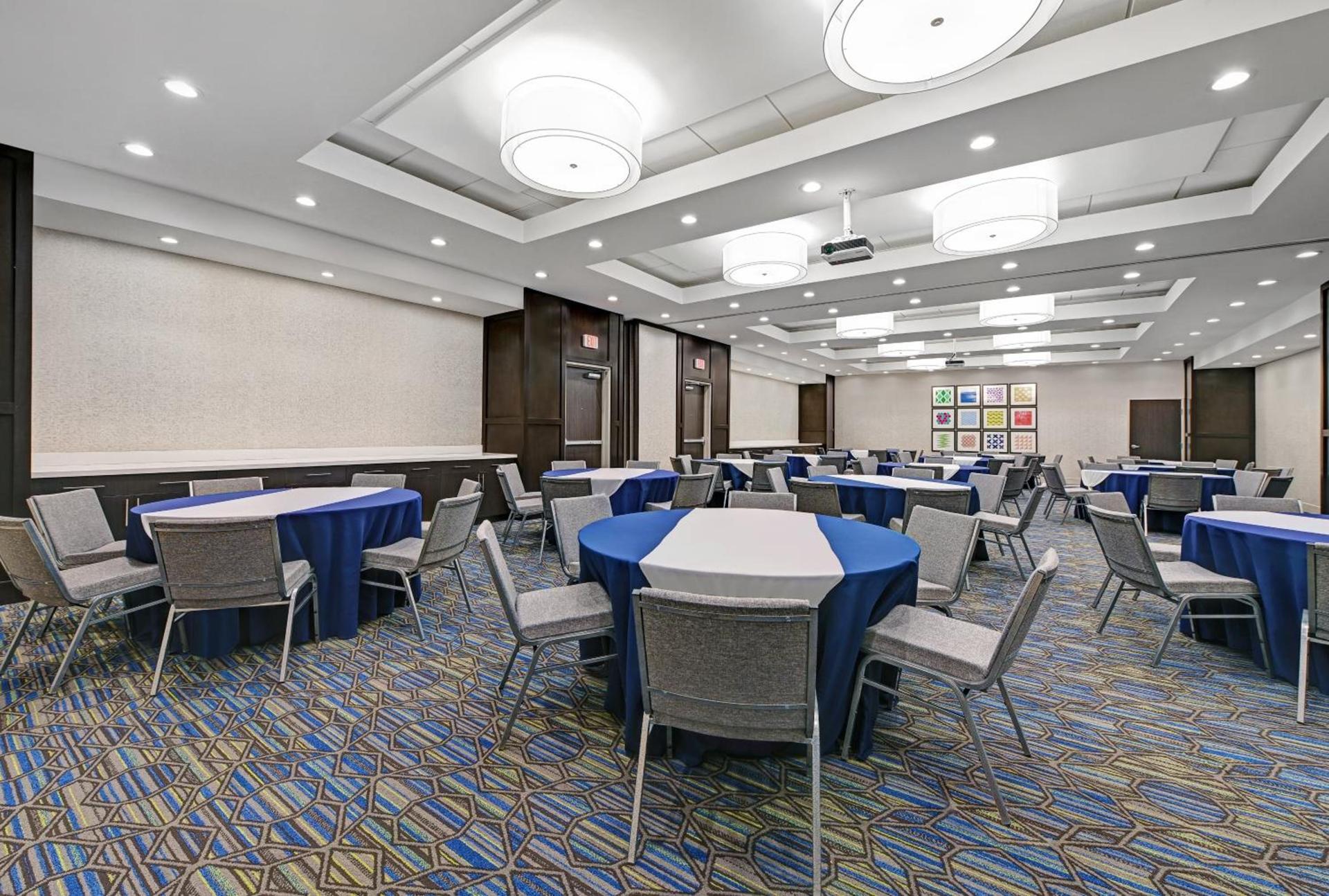 Holiday Inn Express & Suites Memorial – CityCentre by IHG photo 11