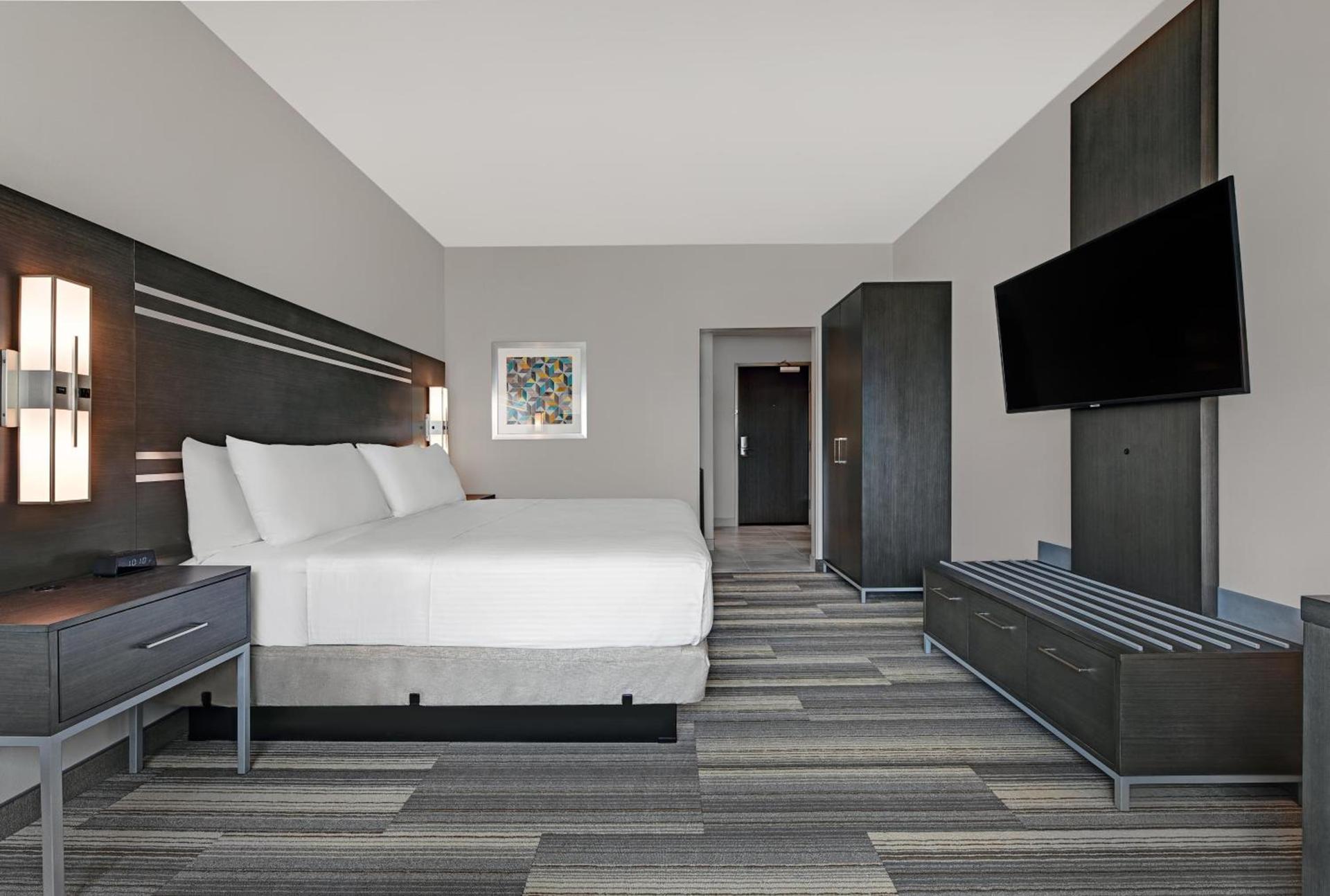 Holiday Inn Express & Suites Memorial – CityCentre by IHG photo 60