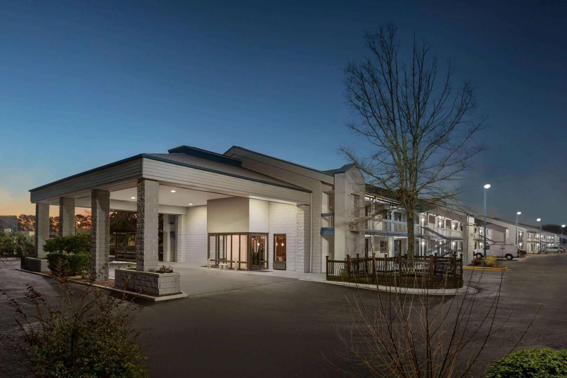Baymont by Wyndham Wilmington photo 27