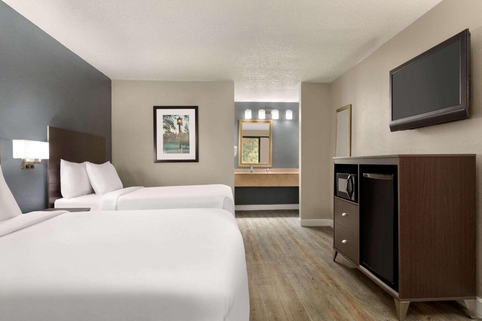 Baymont by Wyndham Wilmington photo 39