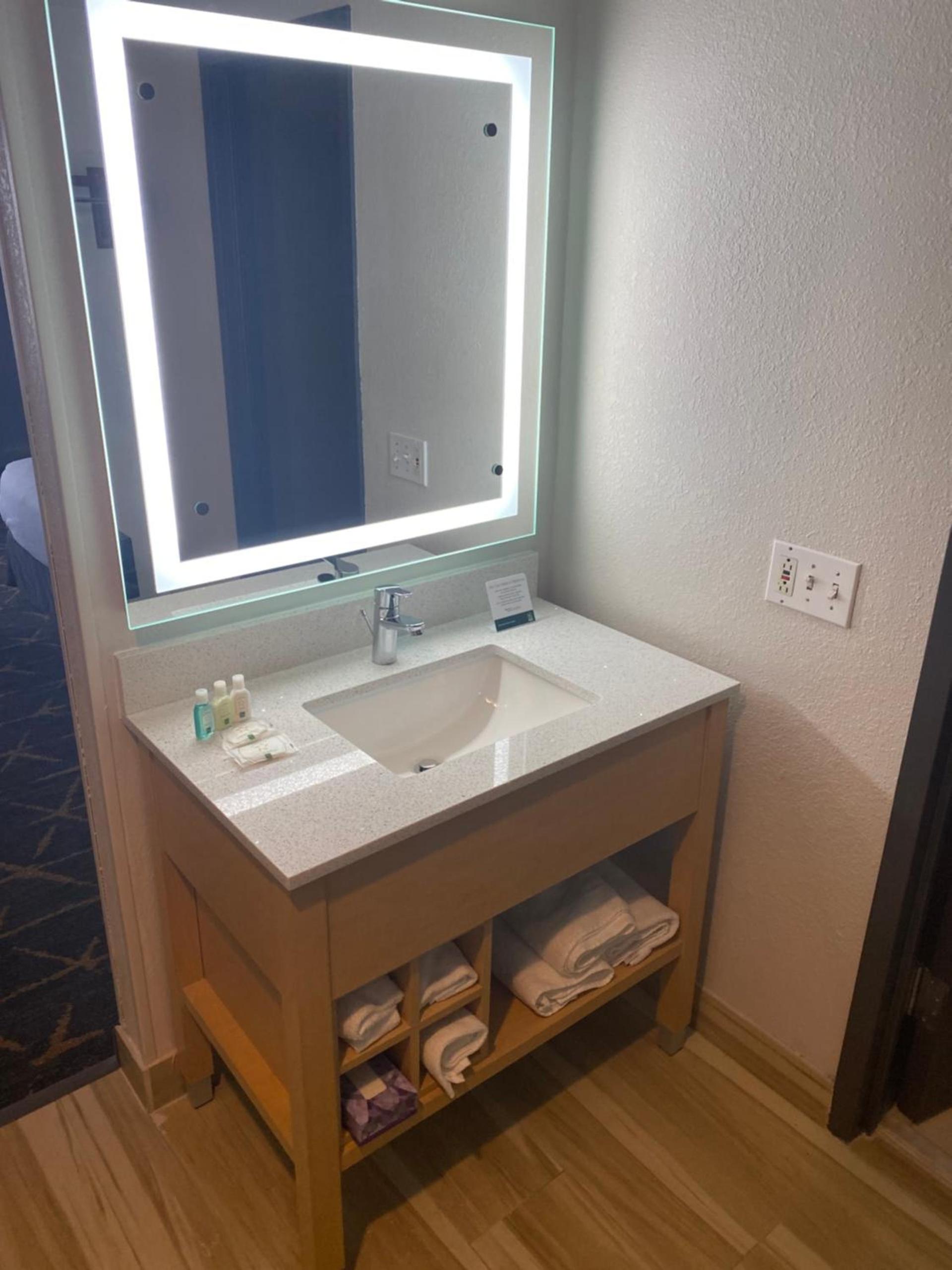 Quality Inn Spring Valley - Nanuet photo 13