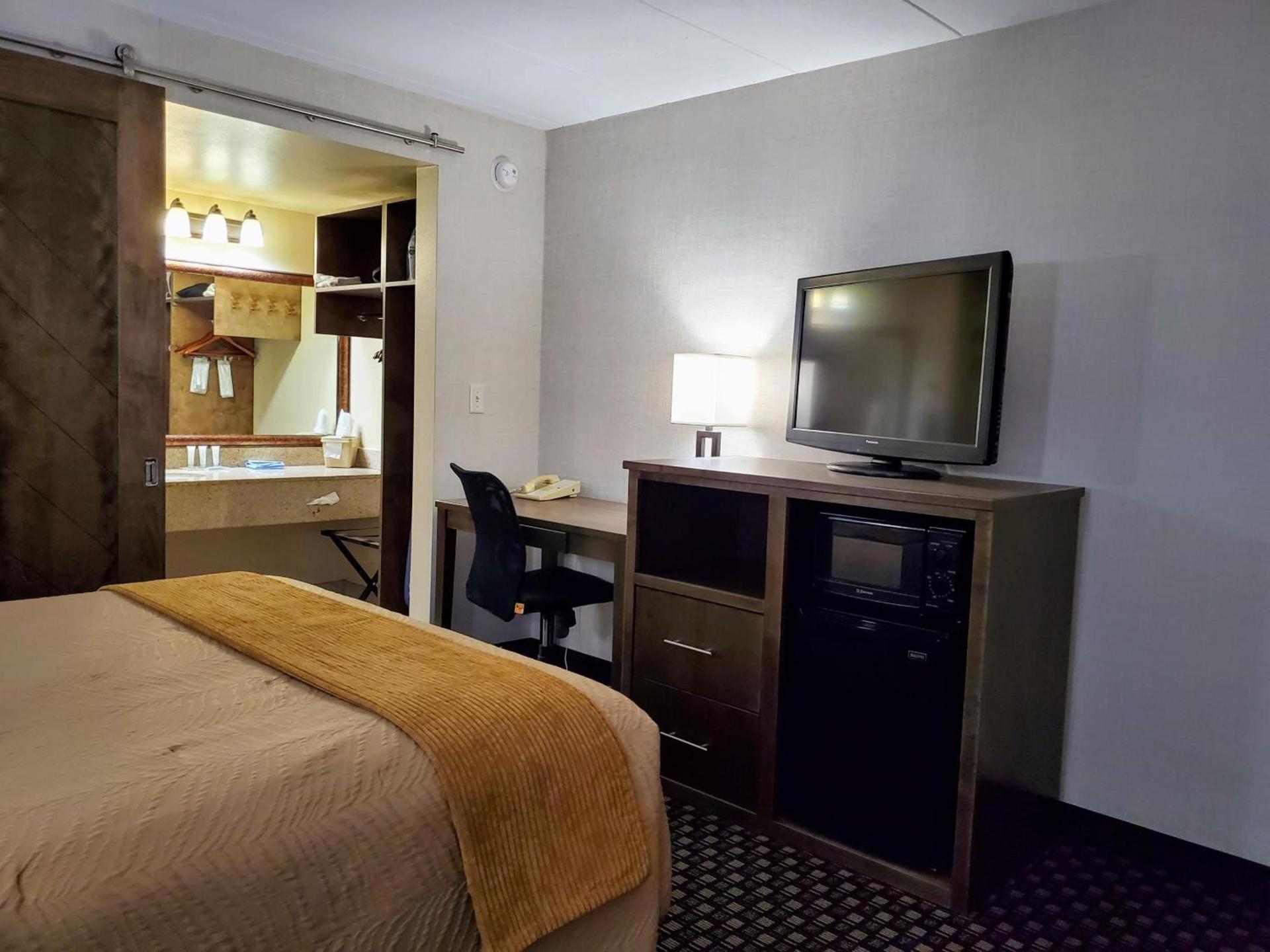 AmericInn by Wyndham Watertown photo 25