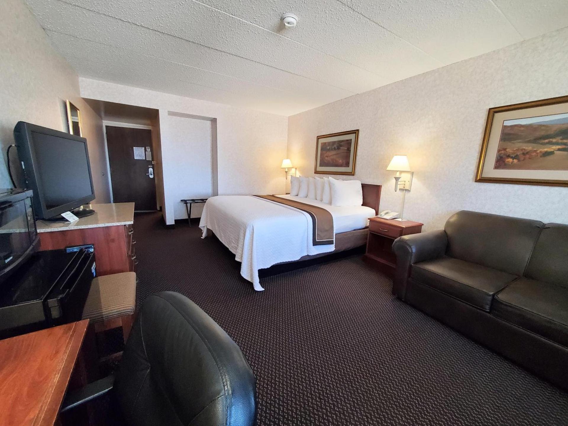 AmericInn by Wyndham Watertown photo 38