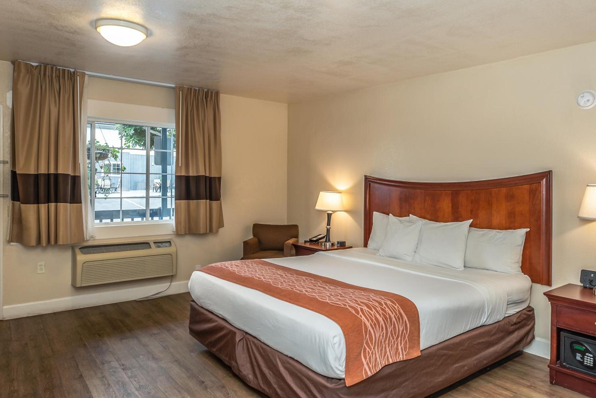 Blu Pacific Hotel photo 29