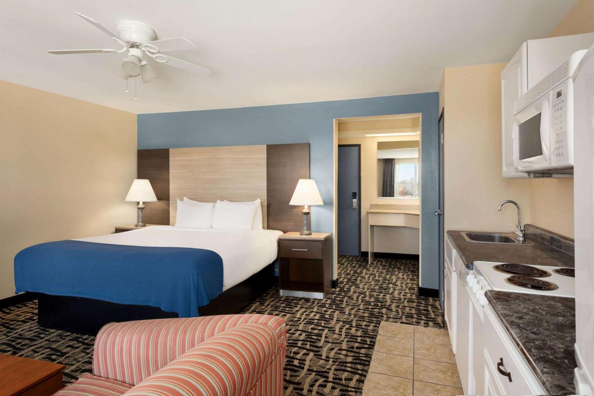 Baymont by Wyndham Ft. Leonard/Saint Robert photo 3