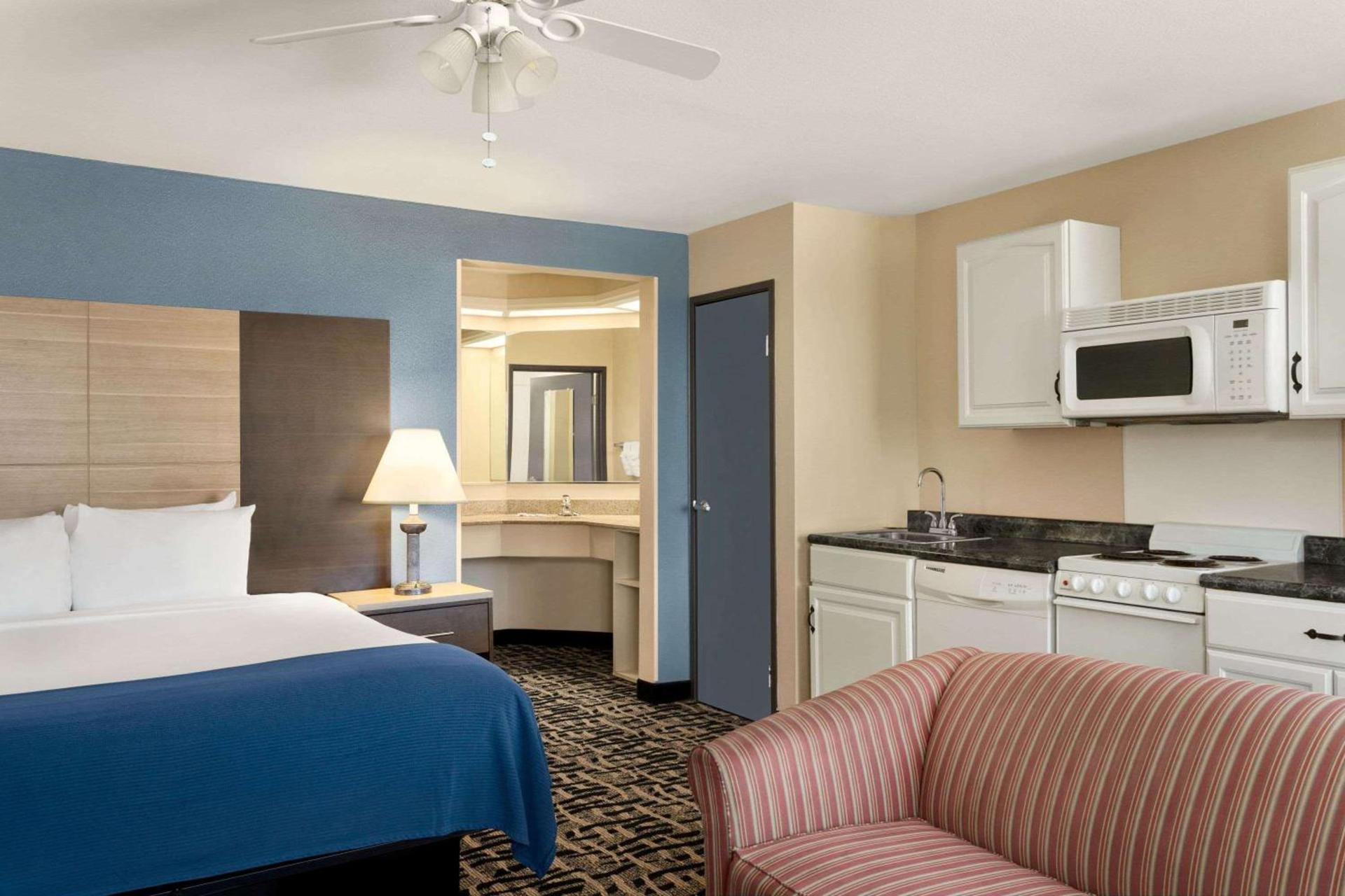 Baymont by Wyndham Ft. Leonard/Saint Robert photo 10