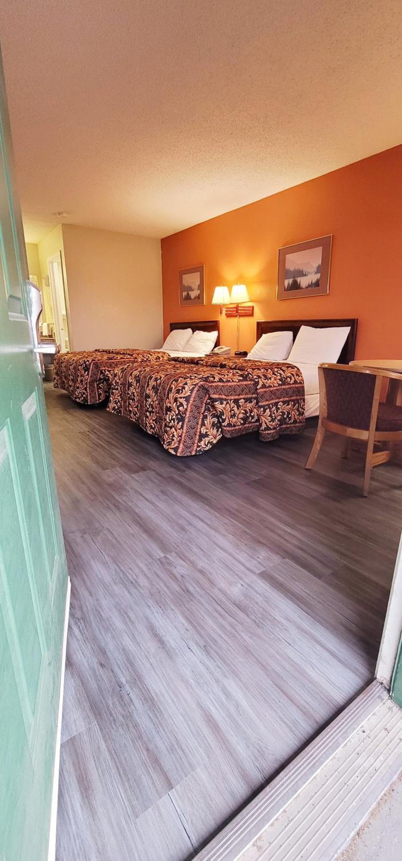 Regency Travel Inn photo 13