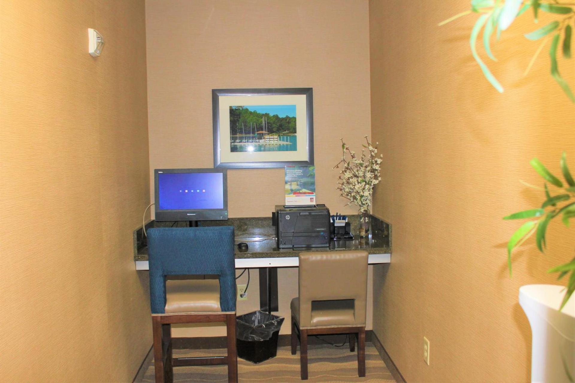 Comfort Suites Huntersville near Lake Norman photo 54