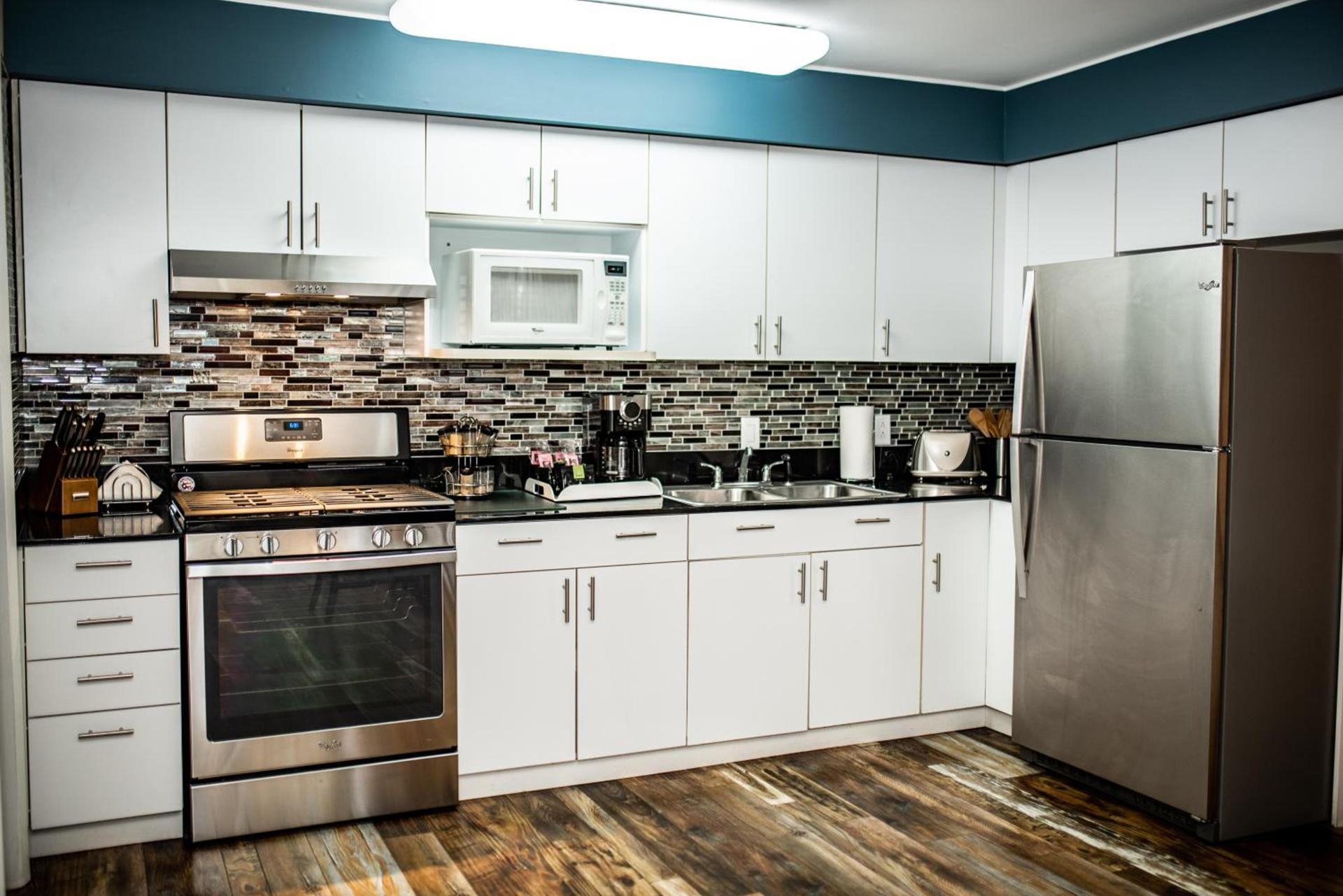 Gateway Inn and Suites photo 81