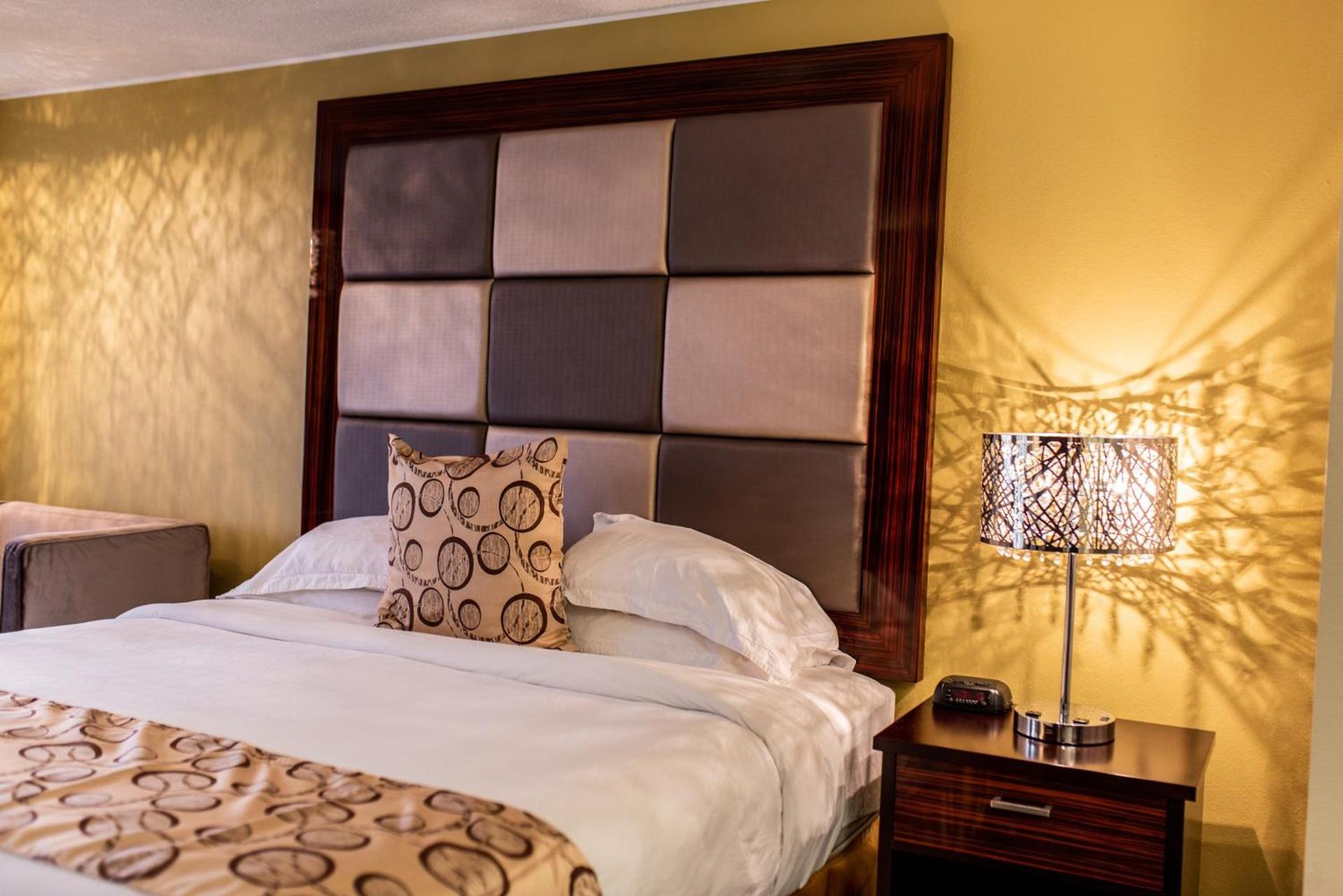 Gateway Inn and Suites photo 3