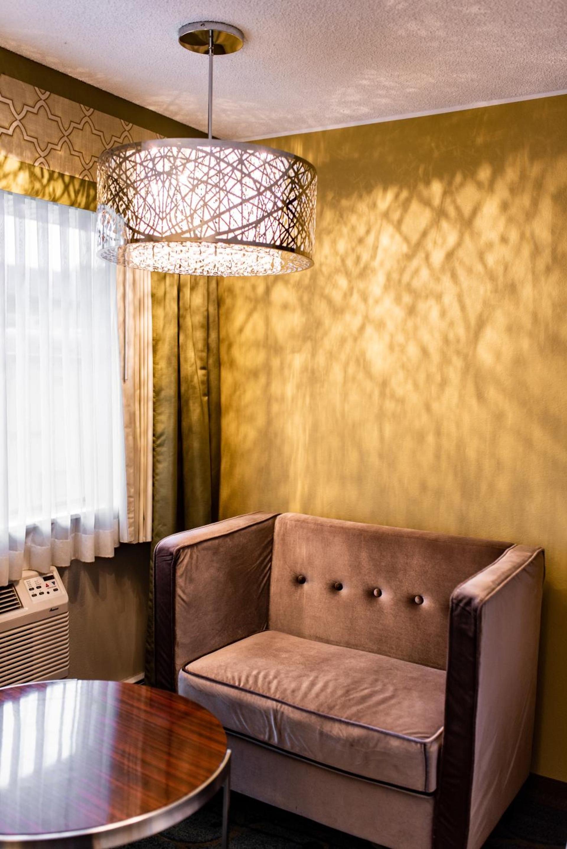 Gateway Inn and Suites photo 14