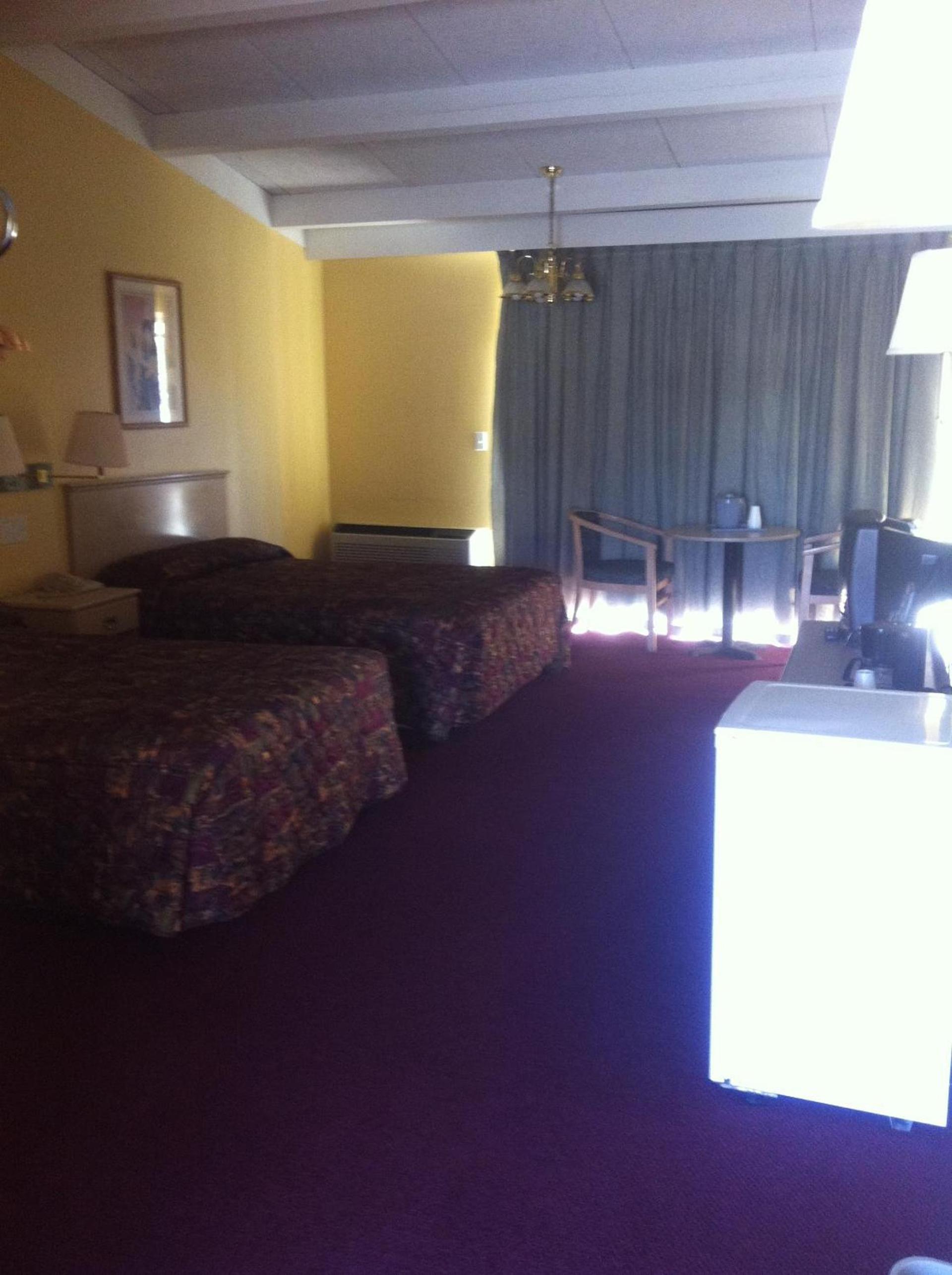 Red Carpet Inn photo 38