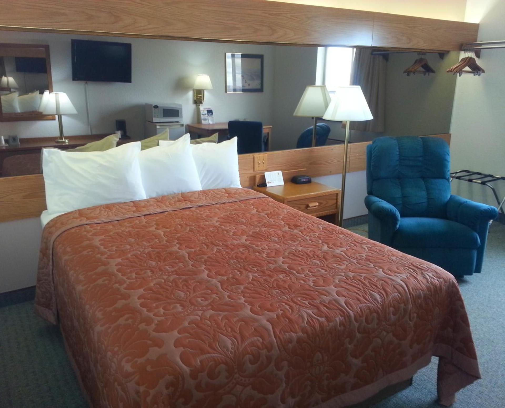 Super 8 by Wyndham Cut Bank photo 39