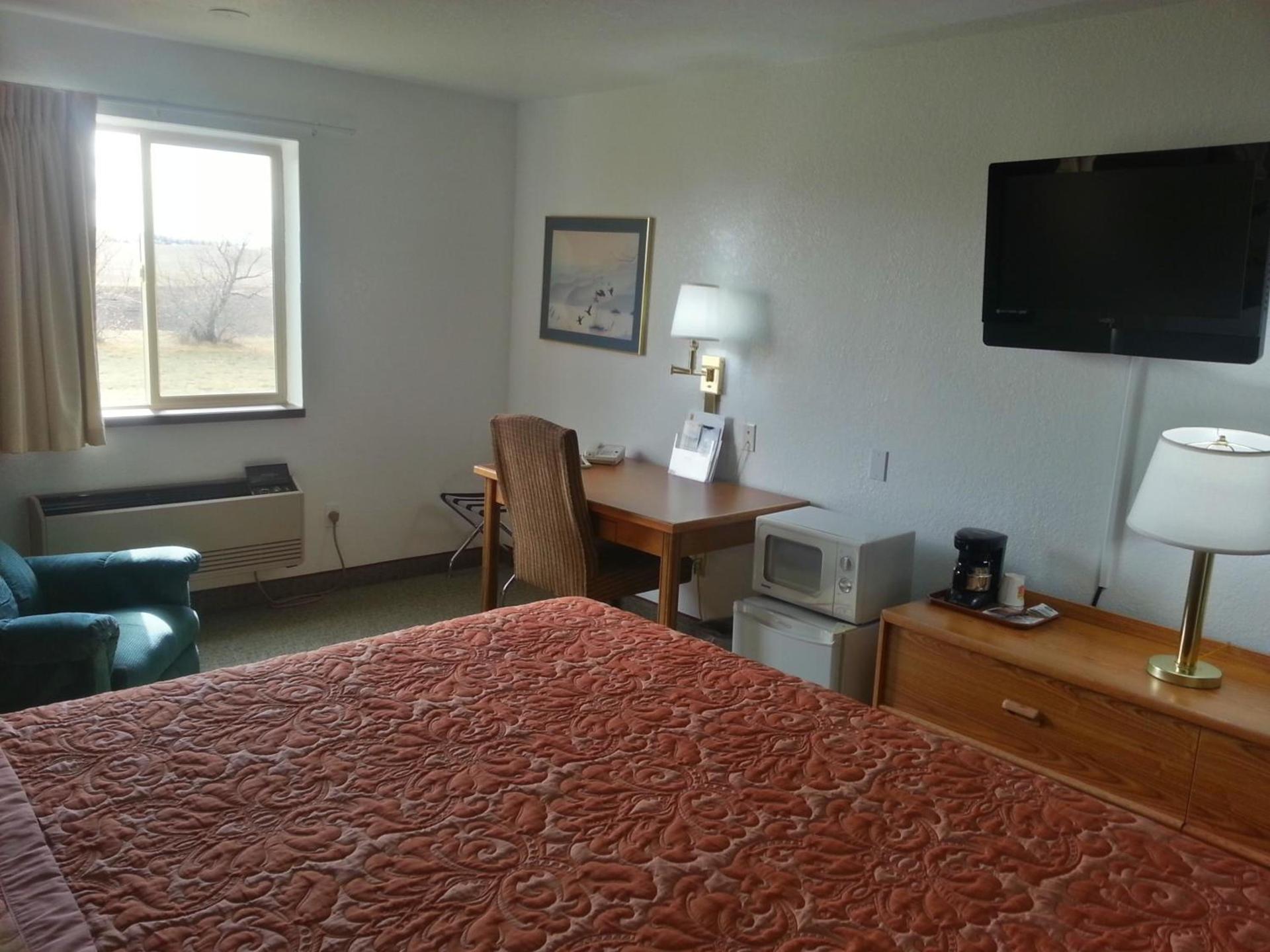 Super 8 by Wyndham Cut Bank photo 40