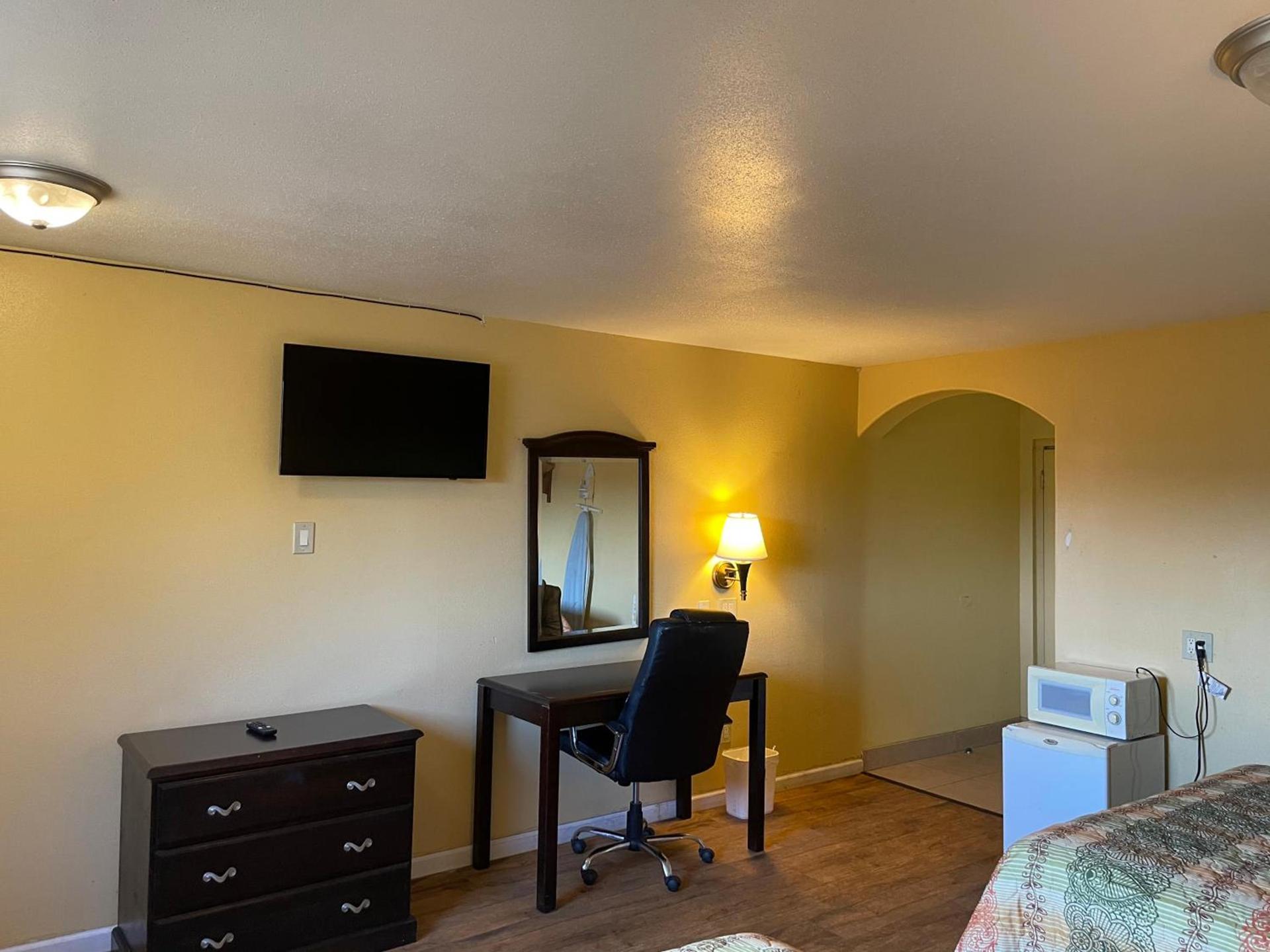 Dilley executive inn photo 8