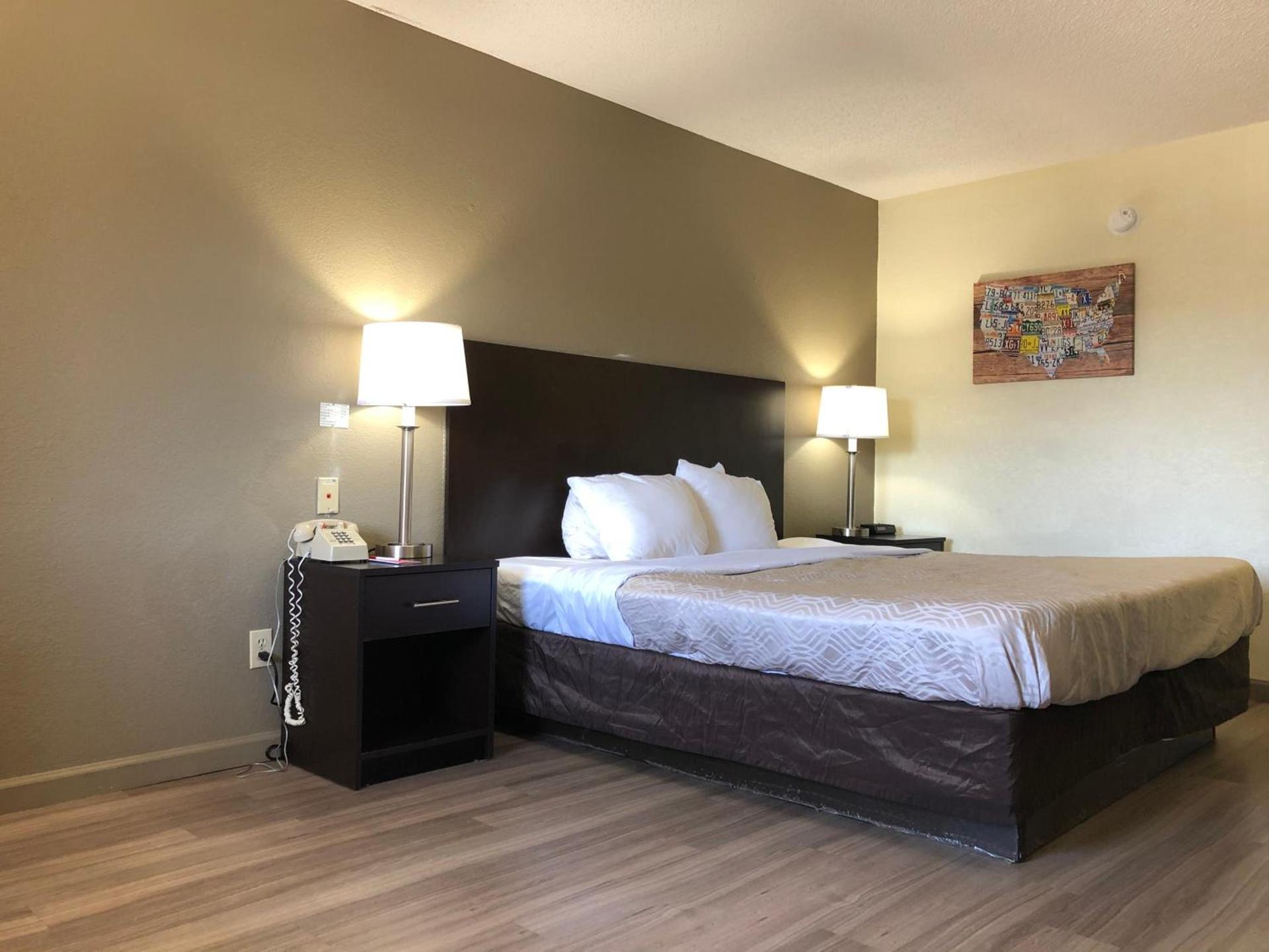 Econo Lodge Dothan West photo 18
