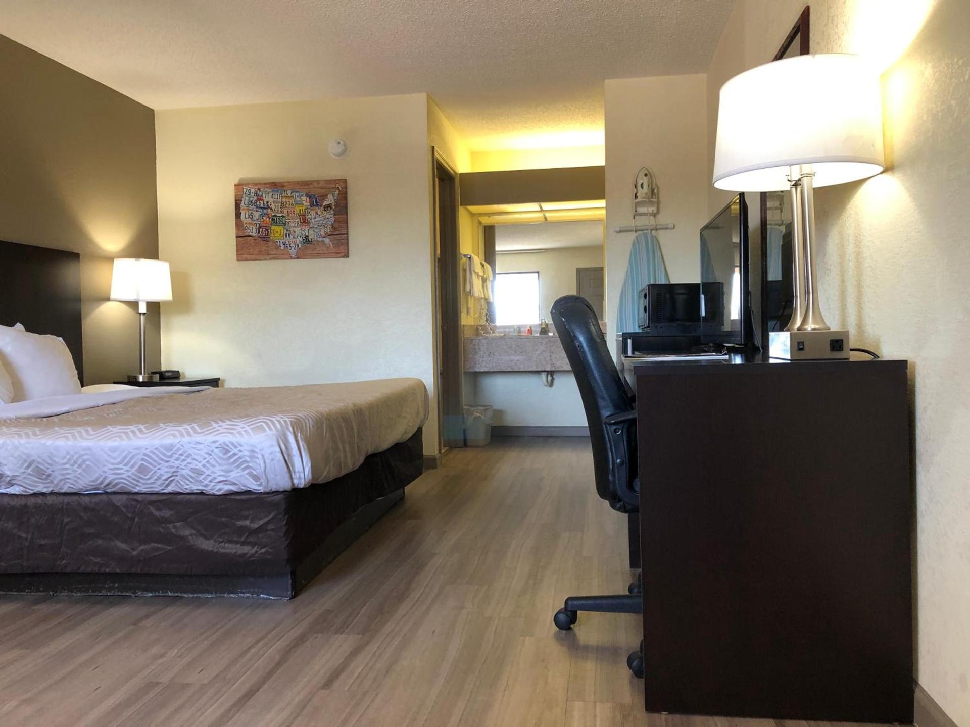 Econo Lodge Dothan West photo 8