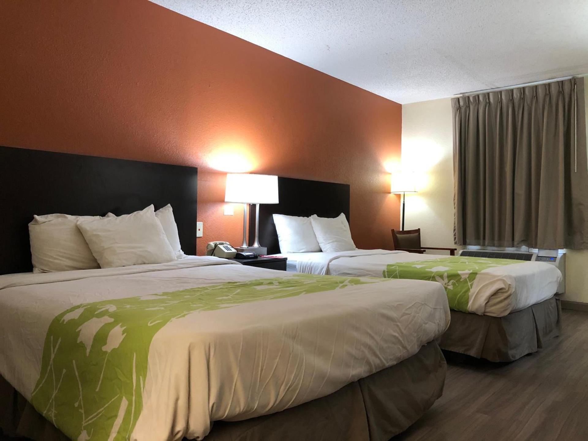Econo Lodge Dothan West photo 11