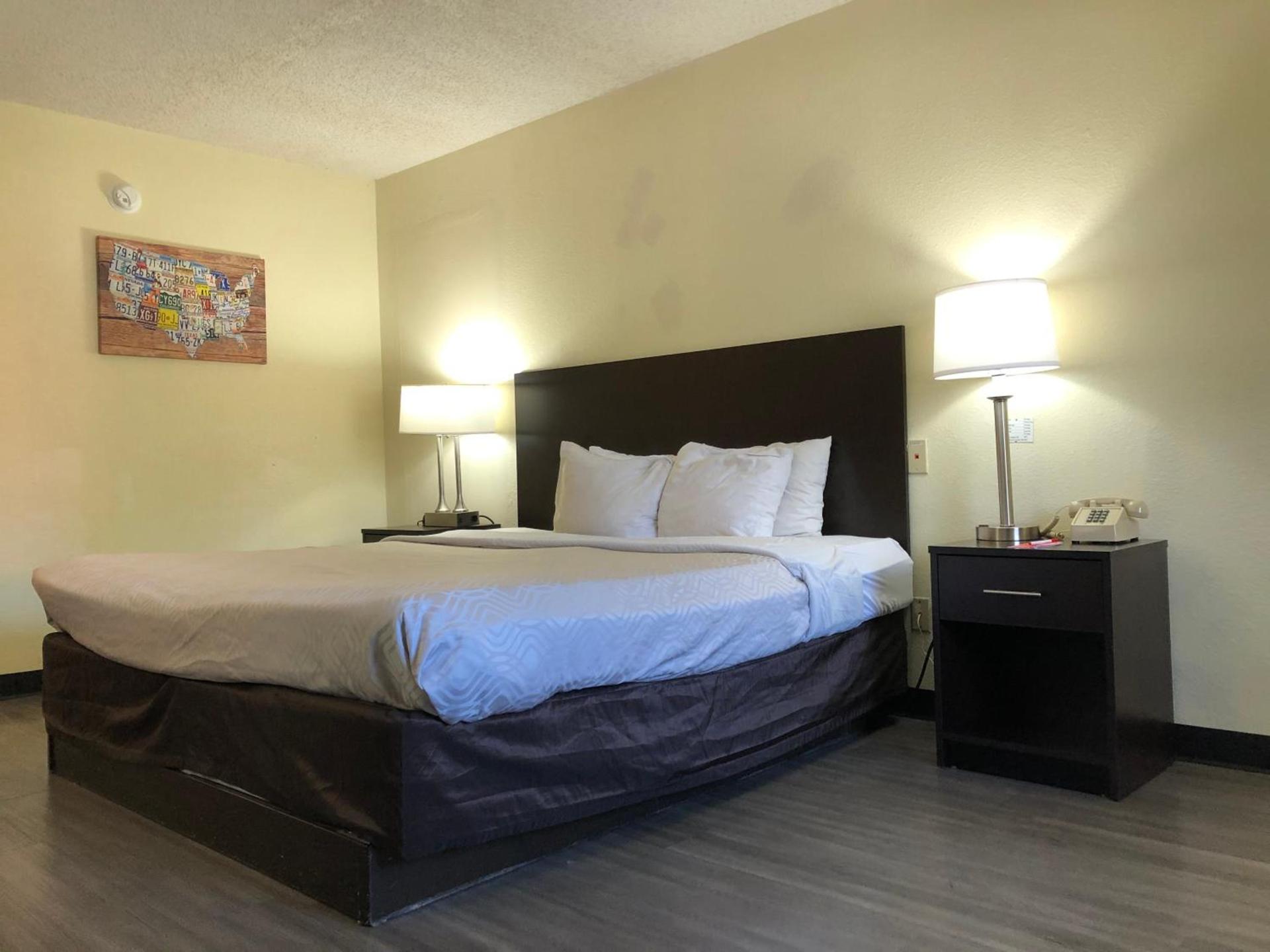 Econo Lodge Dothan West photo 15