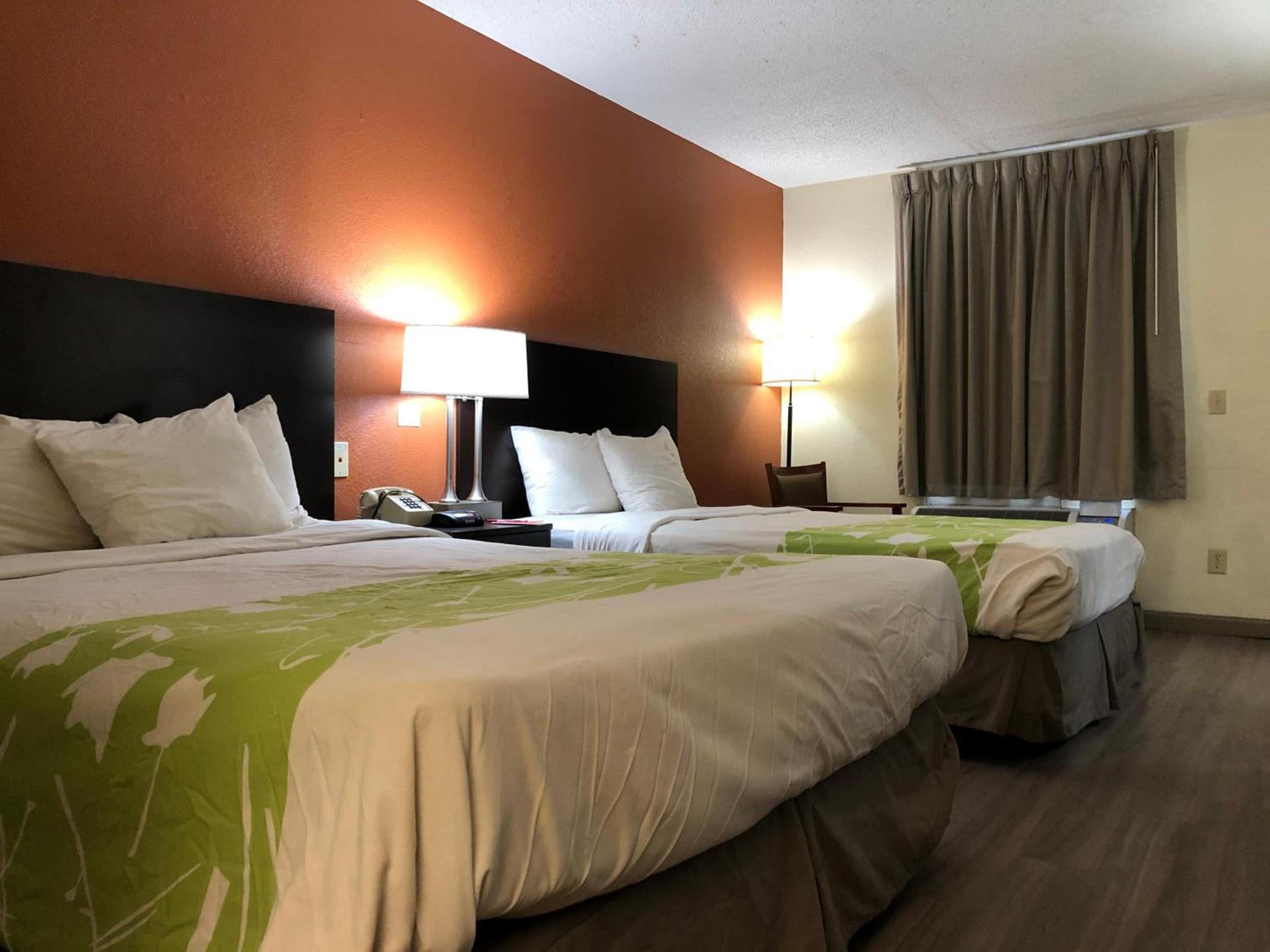 Econo Lodge Dothan West photo 13