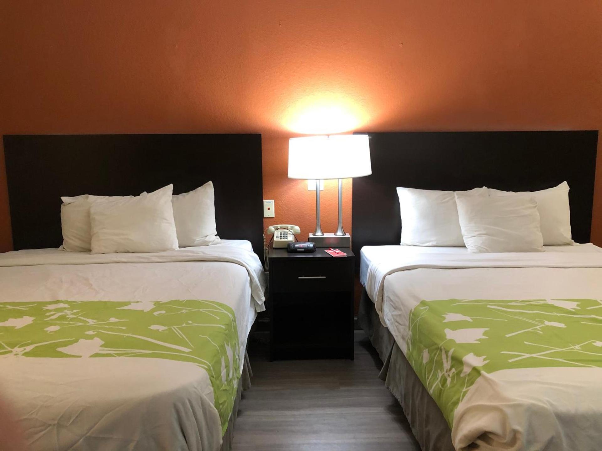 Econo Lodge Dothan West photo 16