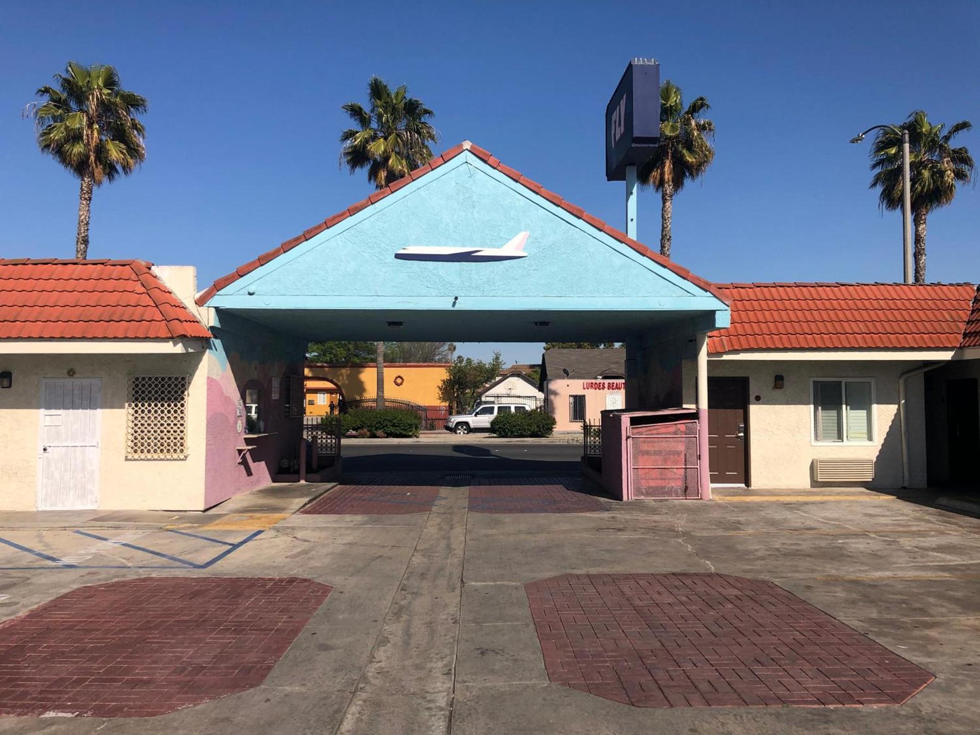 The Fly Inn Motel — hotel in Lynwood