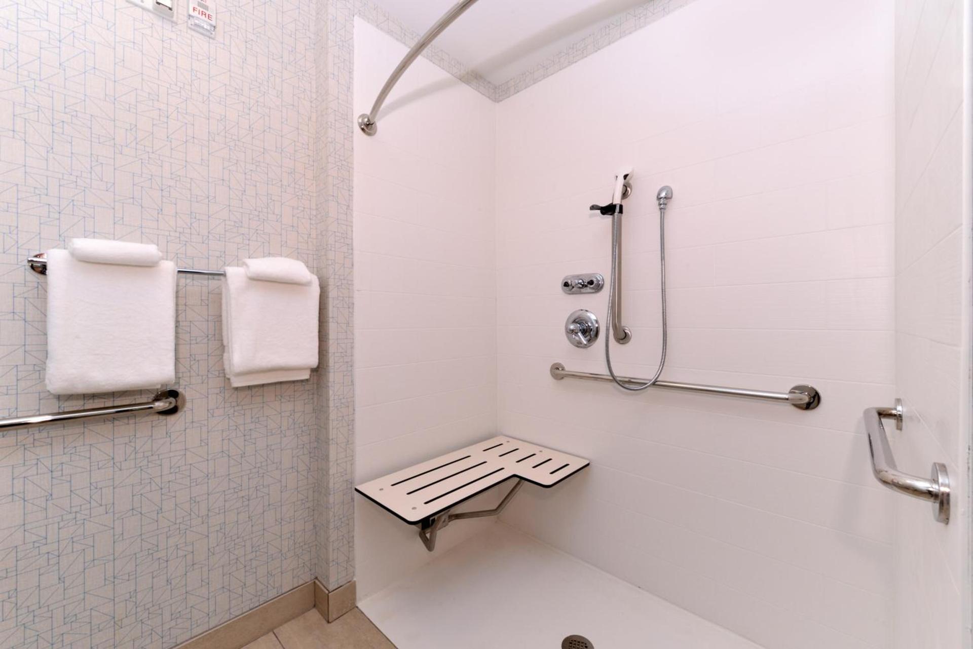 Holiday Inn Express & Suites Trinity by IHG photo 16