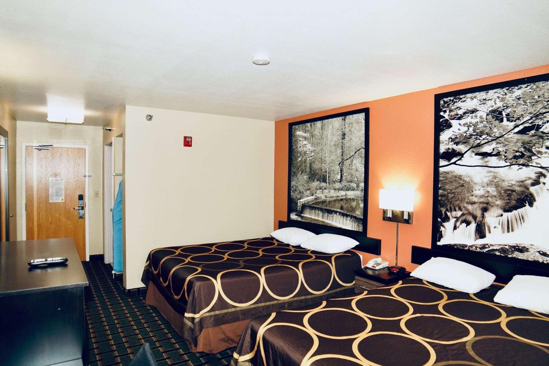 Super 8 by Wyndham Crossville TN photo 20
