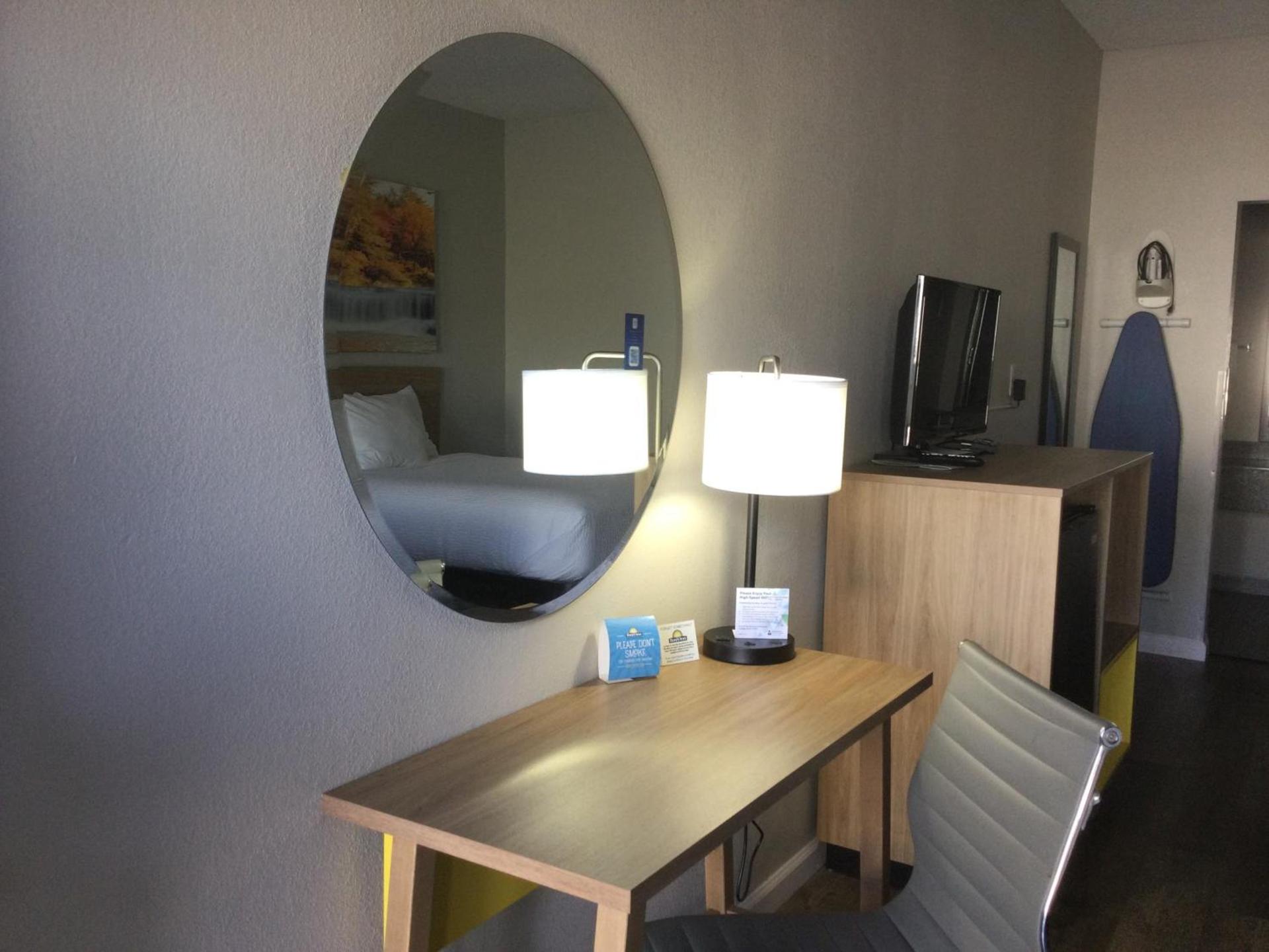 Days Inn by Wyndham Jackson photo 38