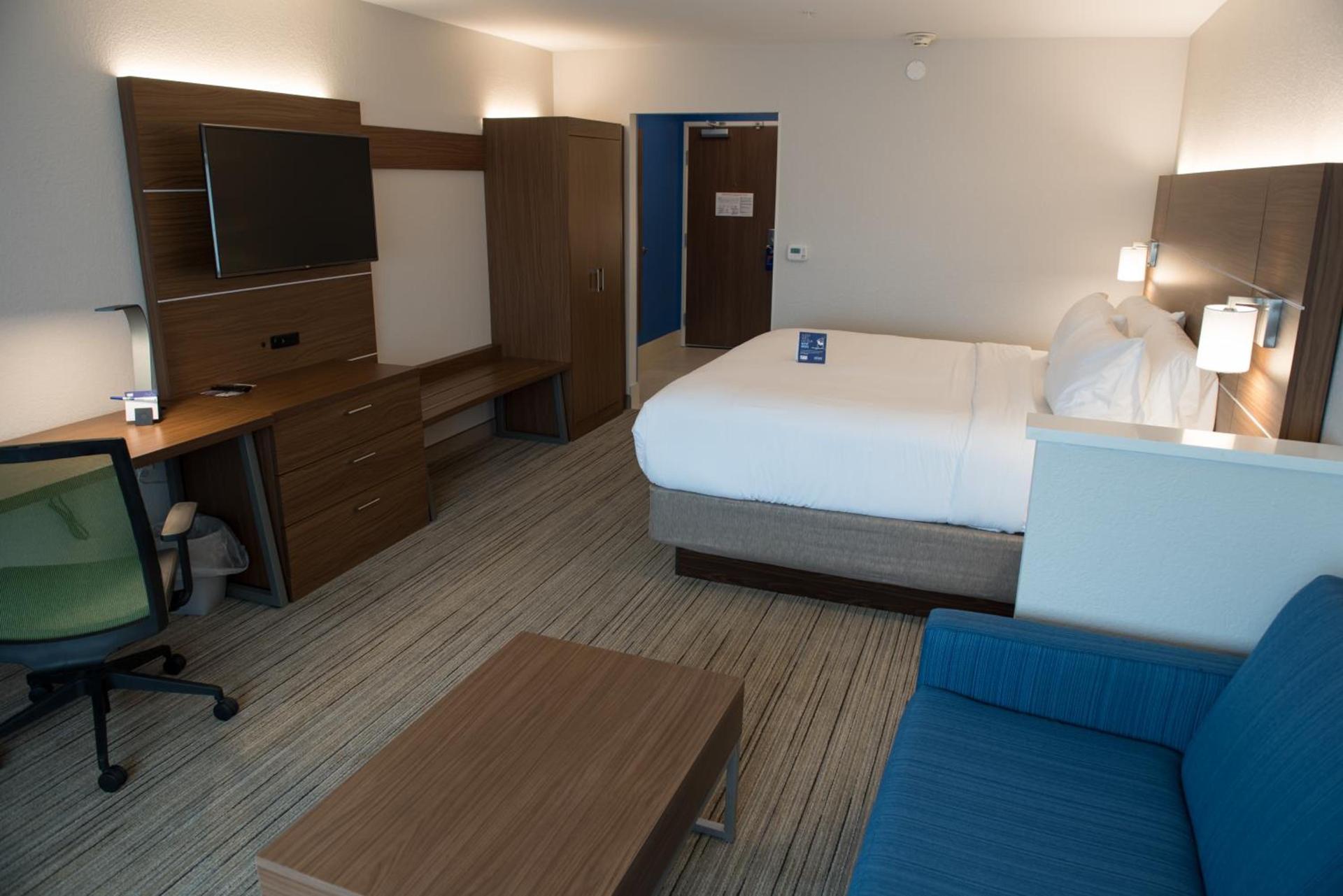 Holiday Inn Express & Suites - Merrillville by IHG photo 4