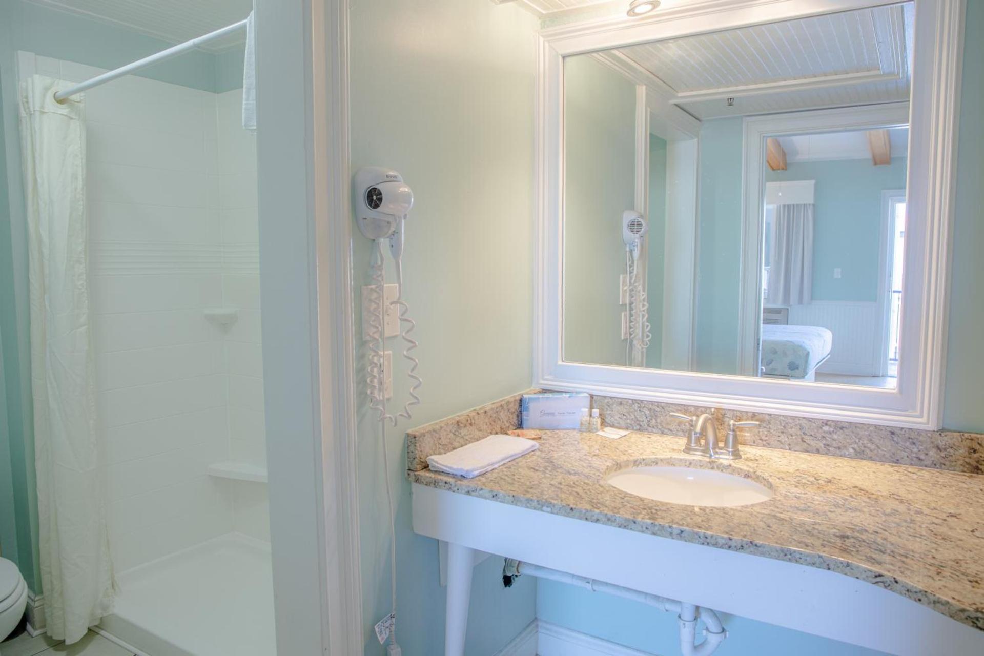 Sea and Breeze Hotel and Condo photo 8